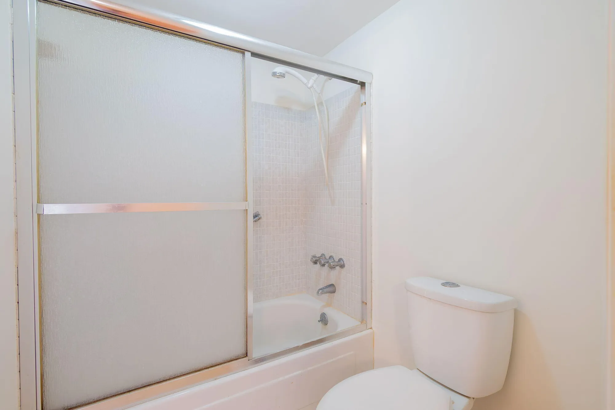 Property Slideshow image 10 of 30 | 2682 garden dr 208, Lake Worth, FL, 33461