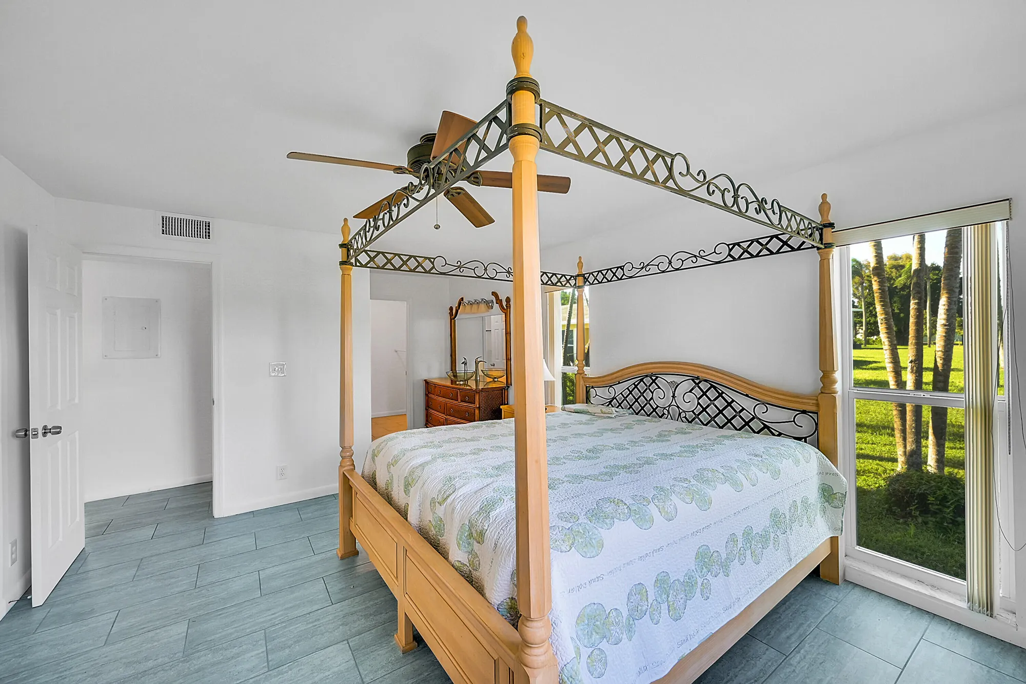 Property Slideshow image 19 of 30 | 13791 flora pl a, Delray Beach, FL, 33484