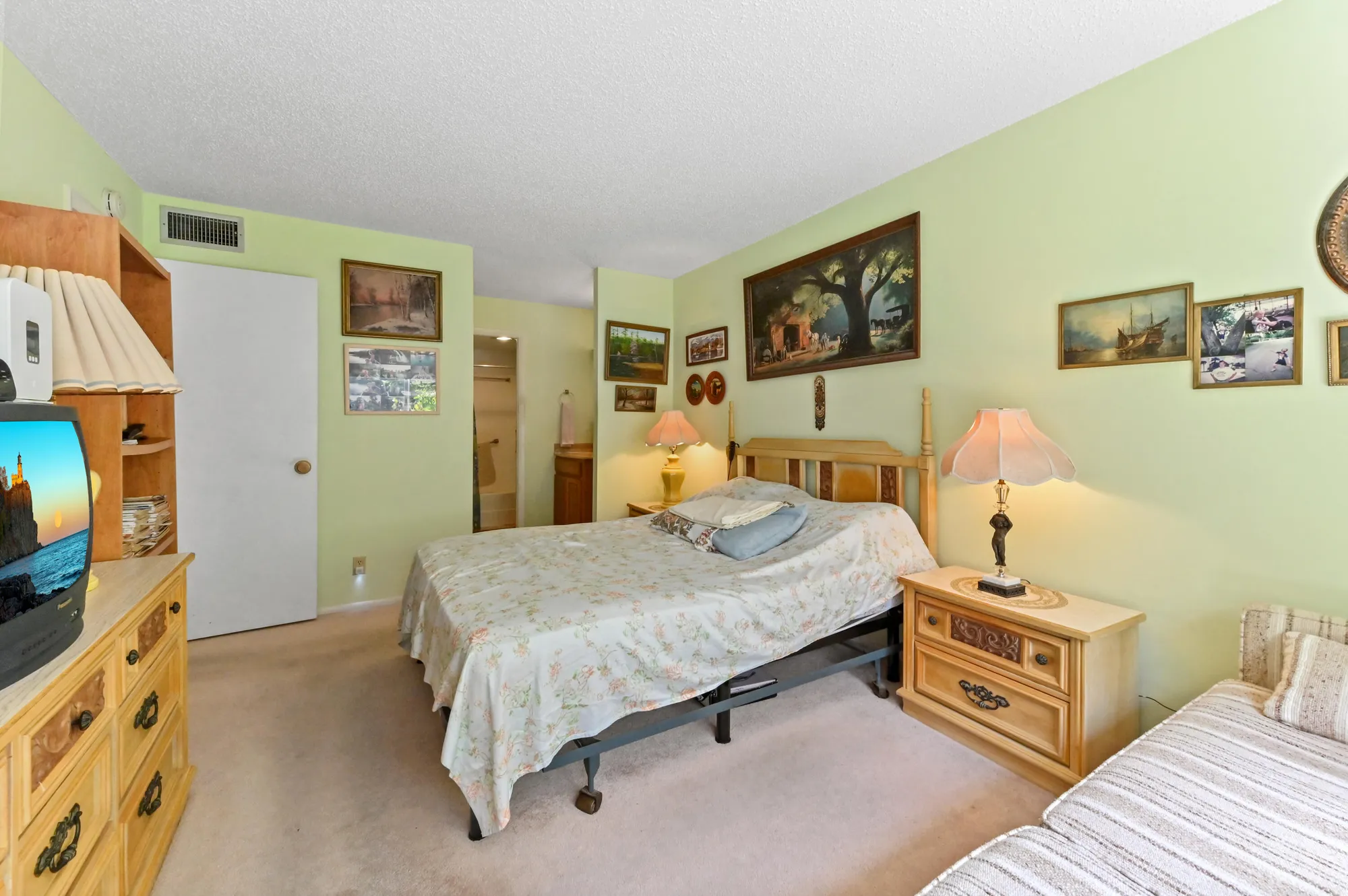 Property Slideshow image 14 of 23 | 368 lake frances dr, West Palm Beach, FL, 33411