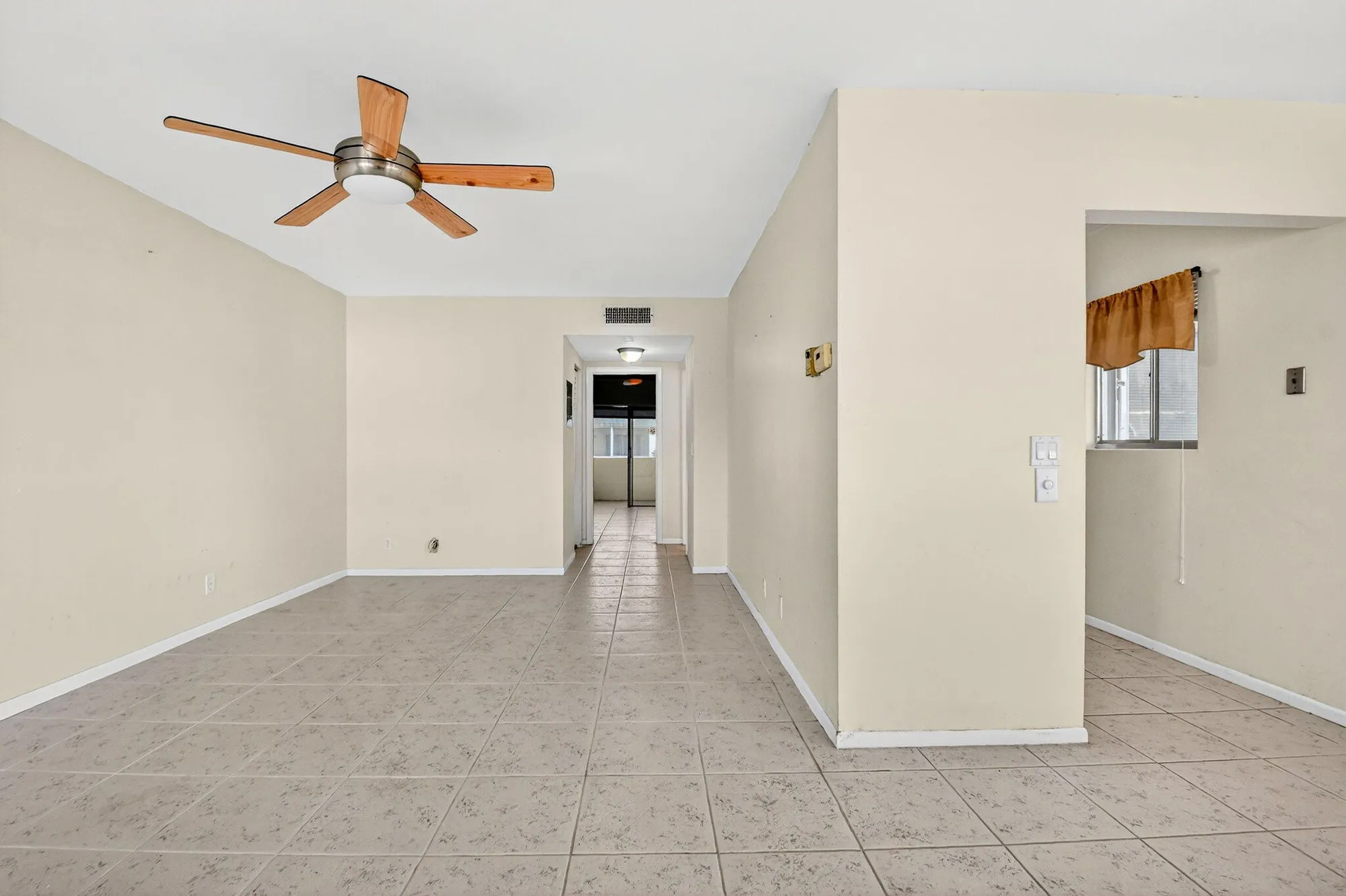 Property Slideshow image 3 of 32 | 2880 lake osborne dr 210, Lake Worth Beach, FL, 33461