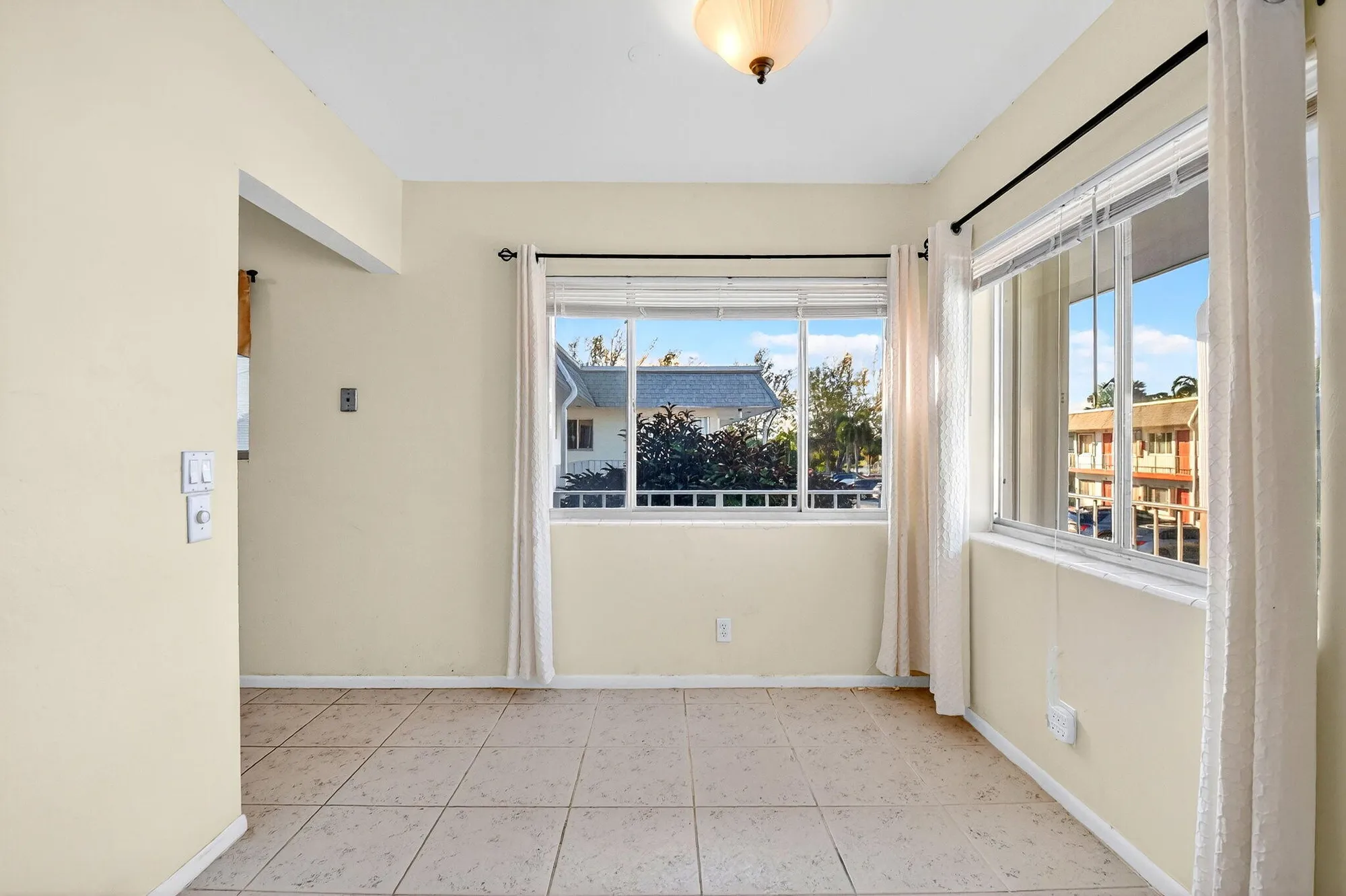 Property Slideshow image 4 of 32 | 2880 lake osborne dr 210, Lake Worth Beach, FL, 33461
