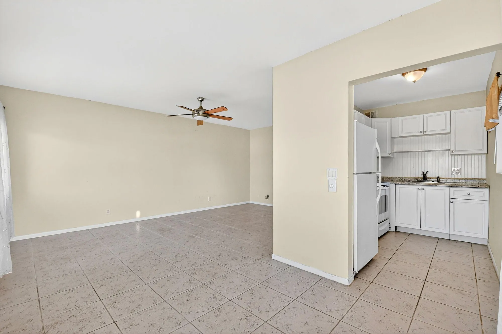 Property Slideshow image 5 of 32 | 2880 lake osborne dr 210, Lake Worth Beach, FL, 33461