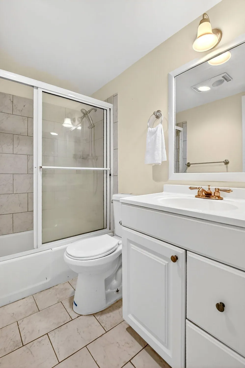 Property Slideshow image 14 of 32 | 2880 lake osborne dr 210, Lake Worth Beach, FL, 33461