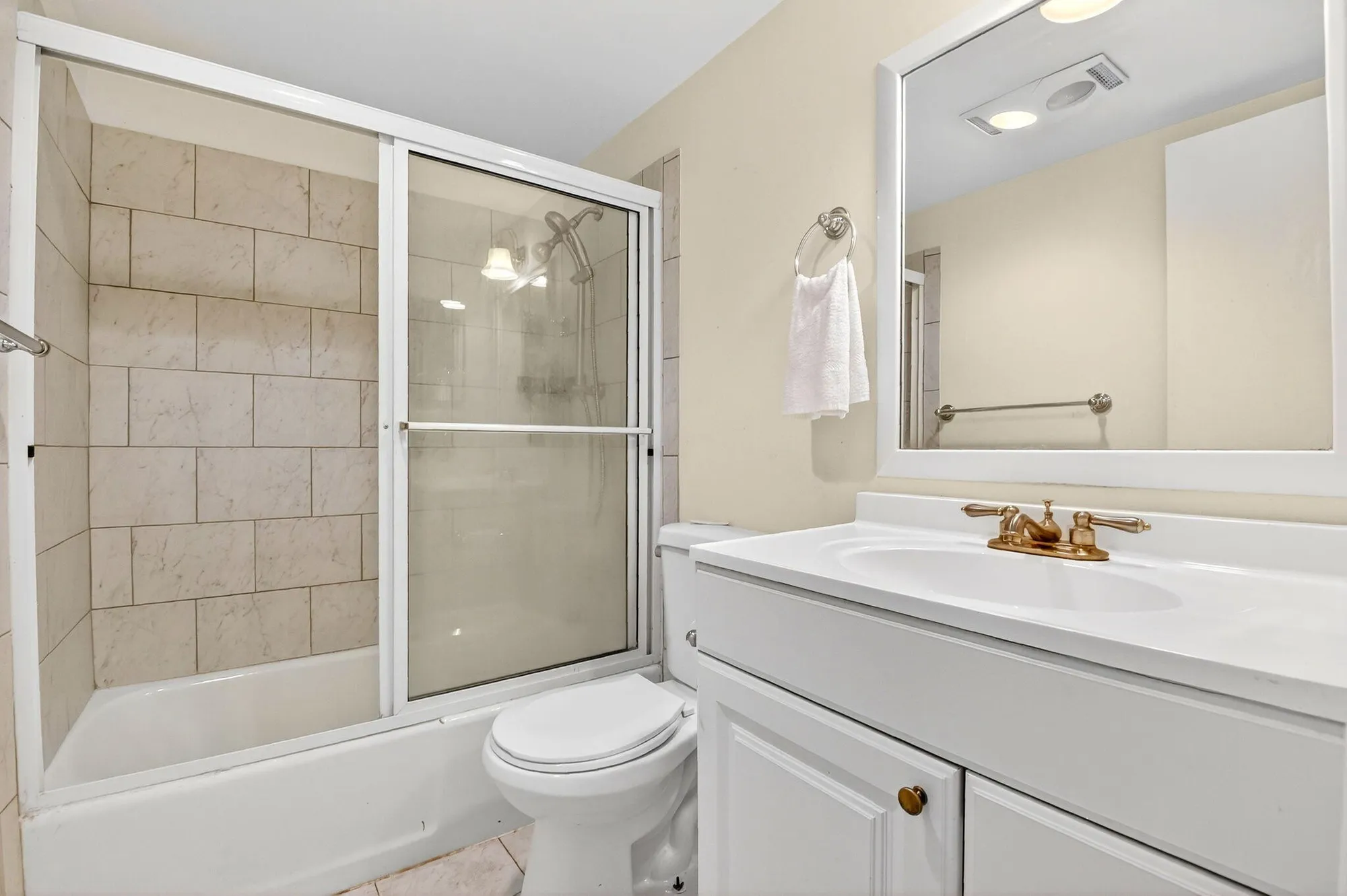 Property Slideshow image 15 of 32 | 2880 lake osborne dr 210, Lake Worth Beach, FL, 33461
