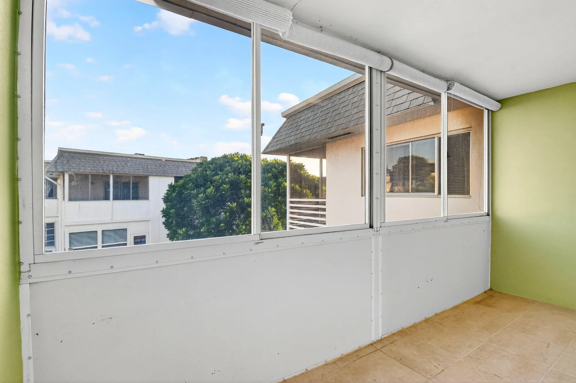 Property Slideshow image 20 of 32 | 2880 lake osborne dr 210, Lake Worth Beach, FL, 33461