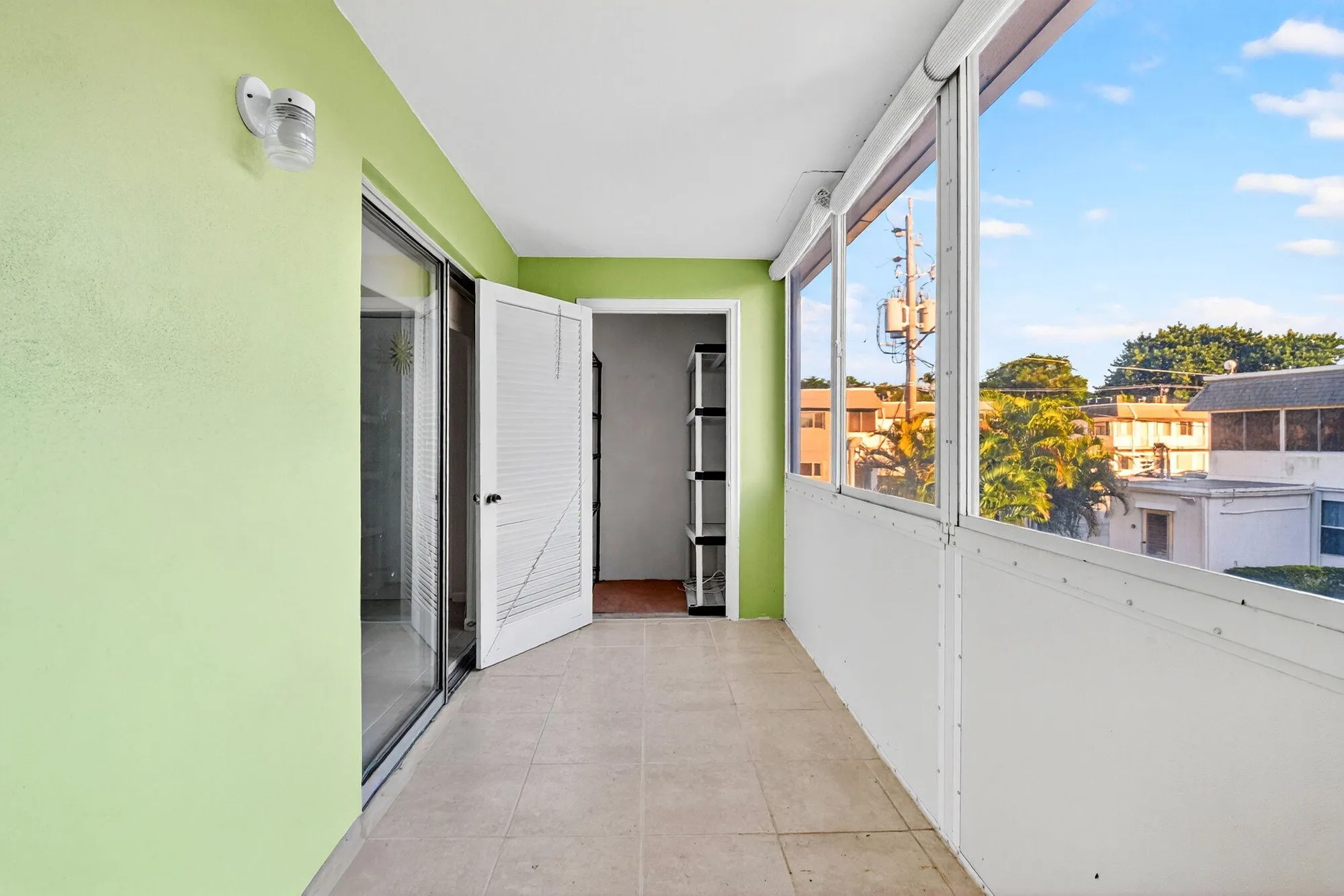 Property Slideshow image 23 of 32 | 2880 lake osborne dr 210, Lake Worth Beach, FL, 33461