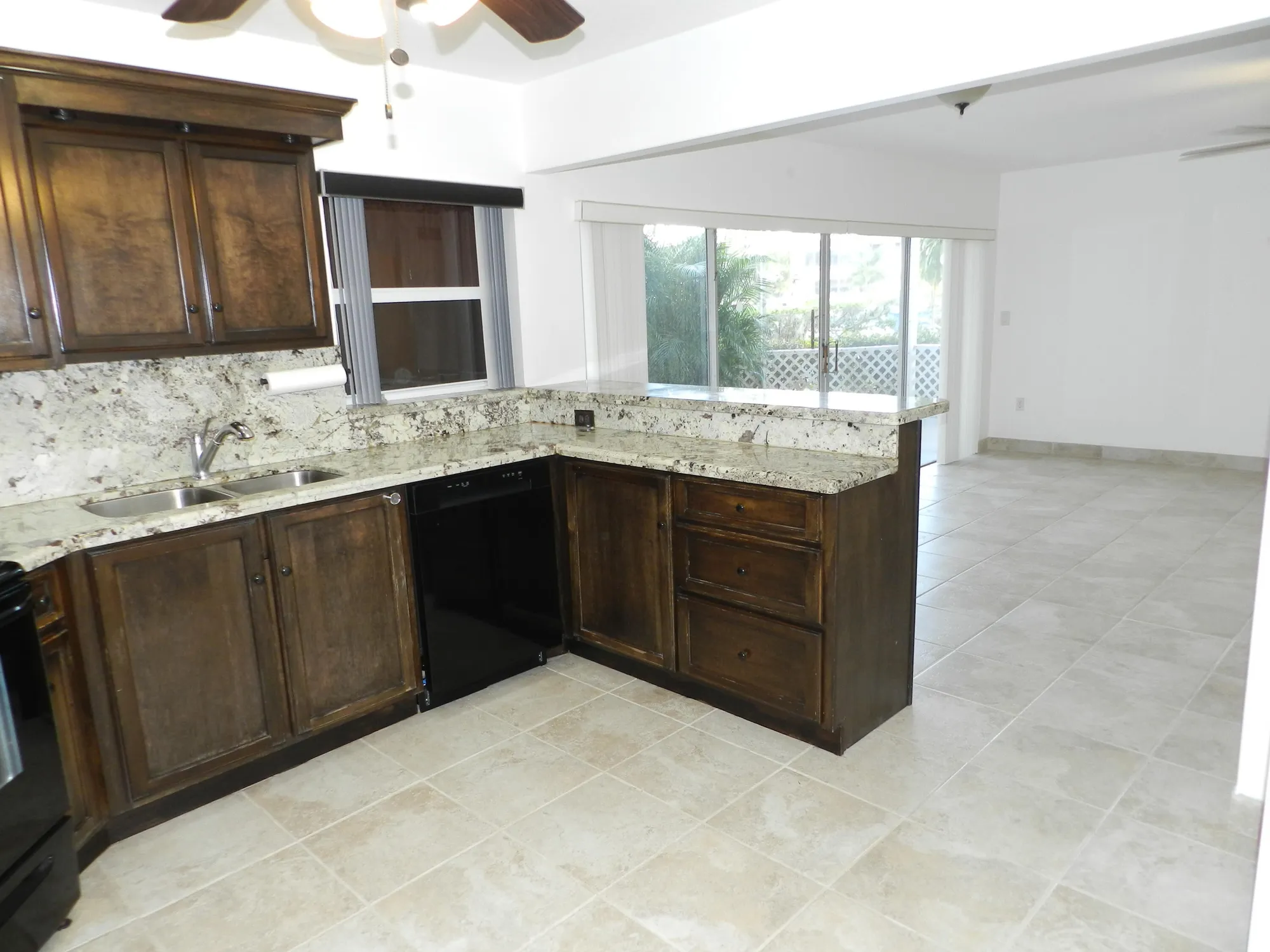 Property Slideshow image 5 of 23 | 3 greenway vlg 108, Royal Palm Beach, FL, 33411