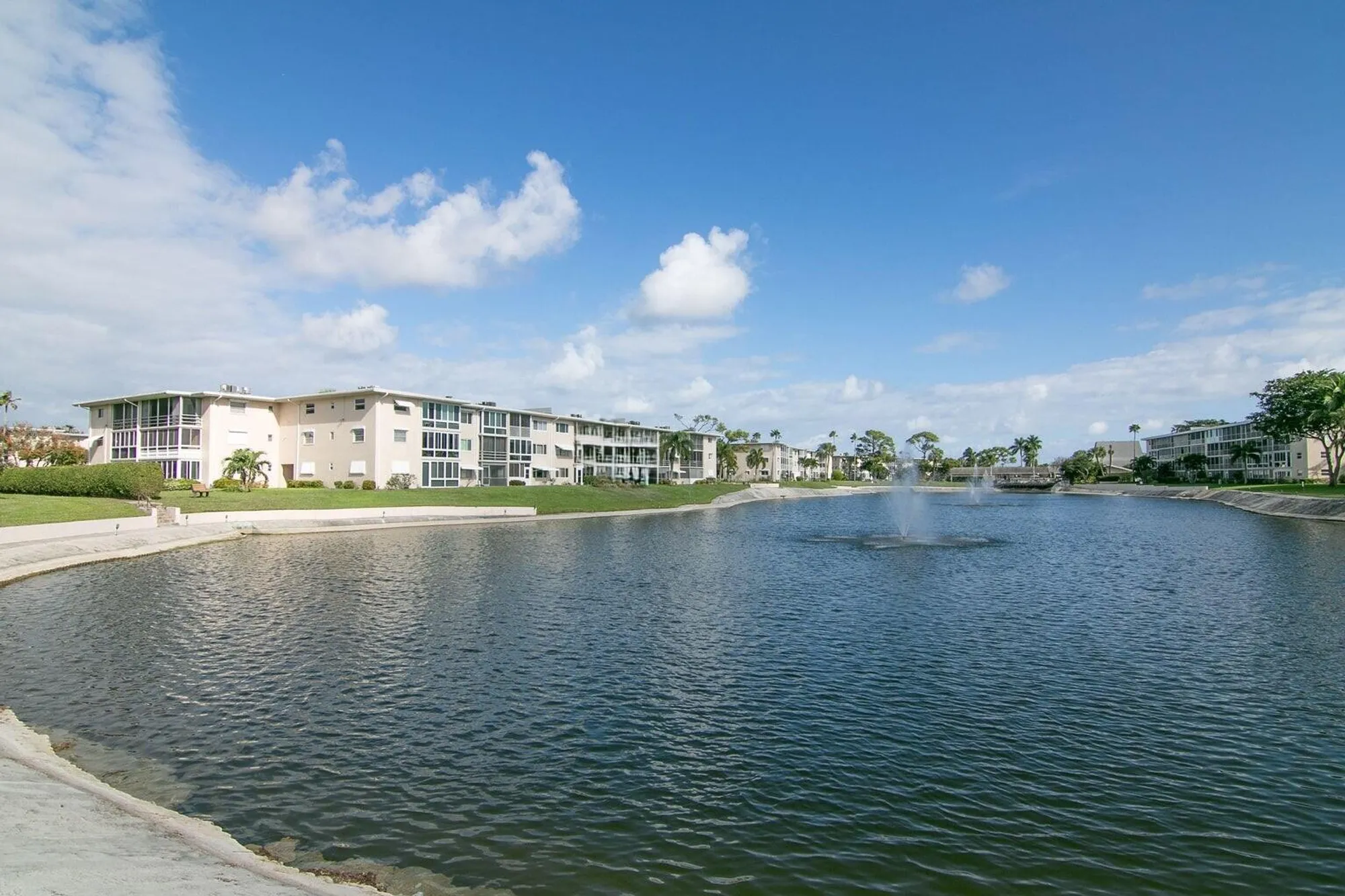 Property Slideshow image 8 of 34 | 2668 garden dr 108, Lake Worth, FL, 33461