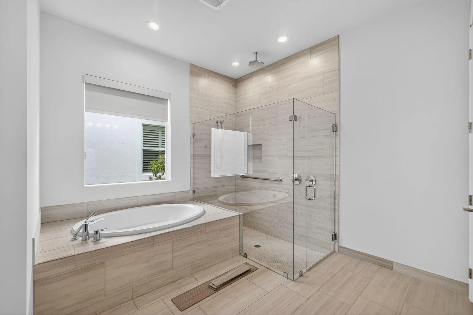 Property Slideshow image 24 of 96 | 9901 regency way, Palm Beach Gardens, FL, 33412