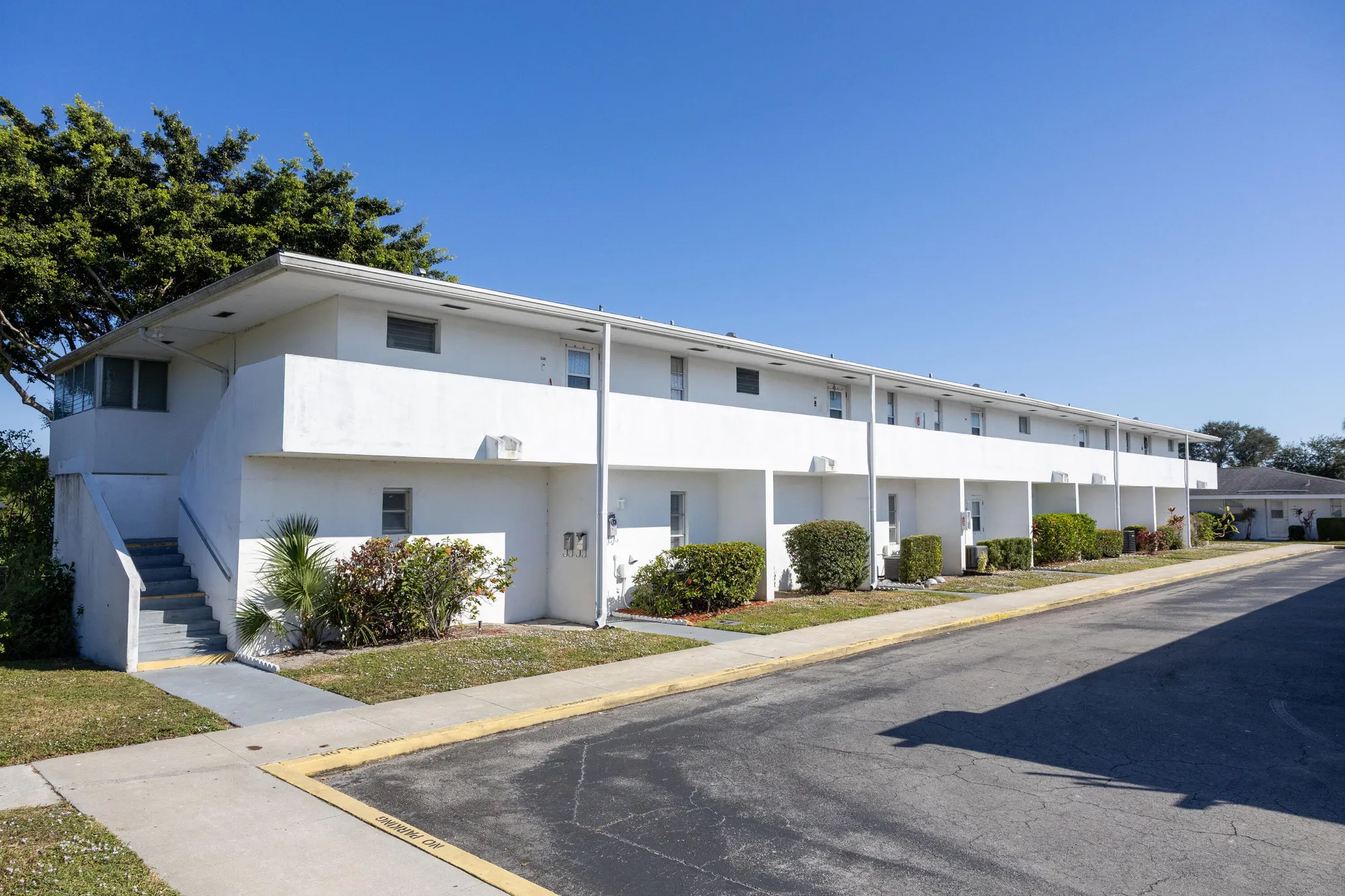 Property Slideshow image 4 of 45 | 141 west ct, Royal Palm Beach, FL, 33411