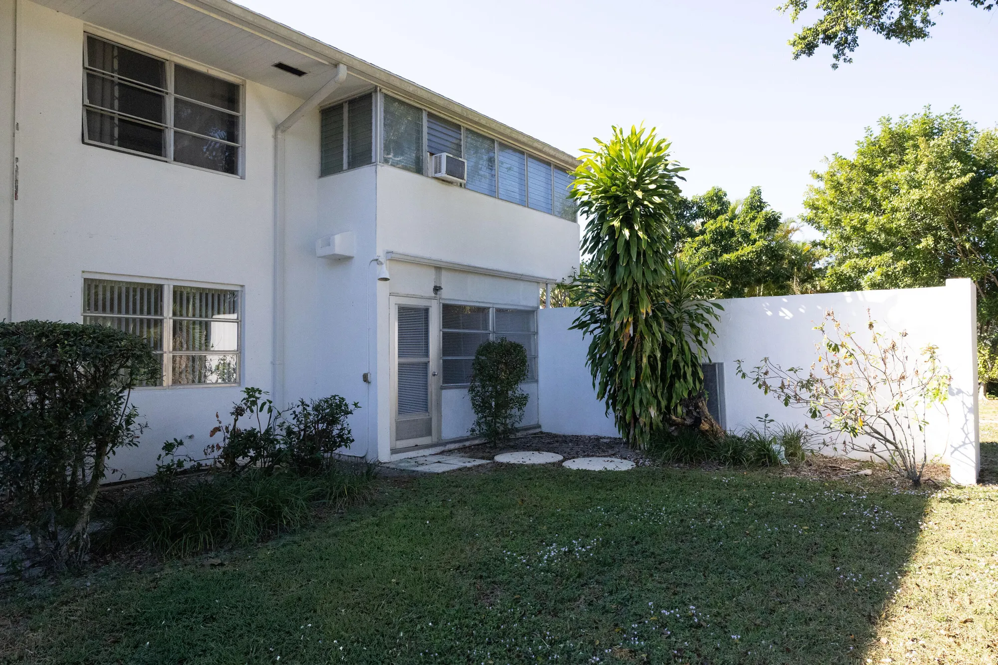 Property Slideshow image 36 of 45 | 141 west ct, Royal Palm Beach, FL, 33411