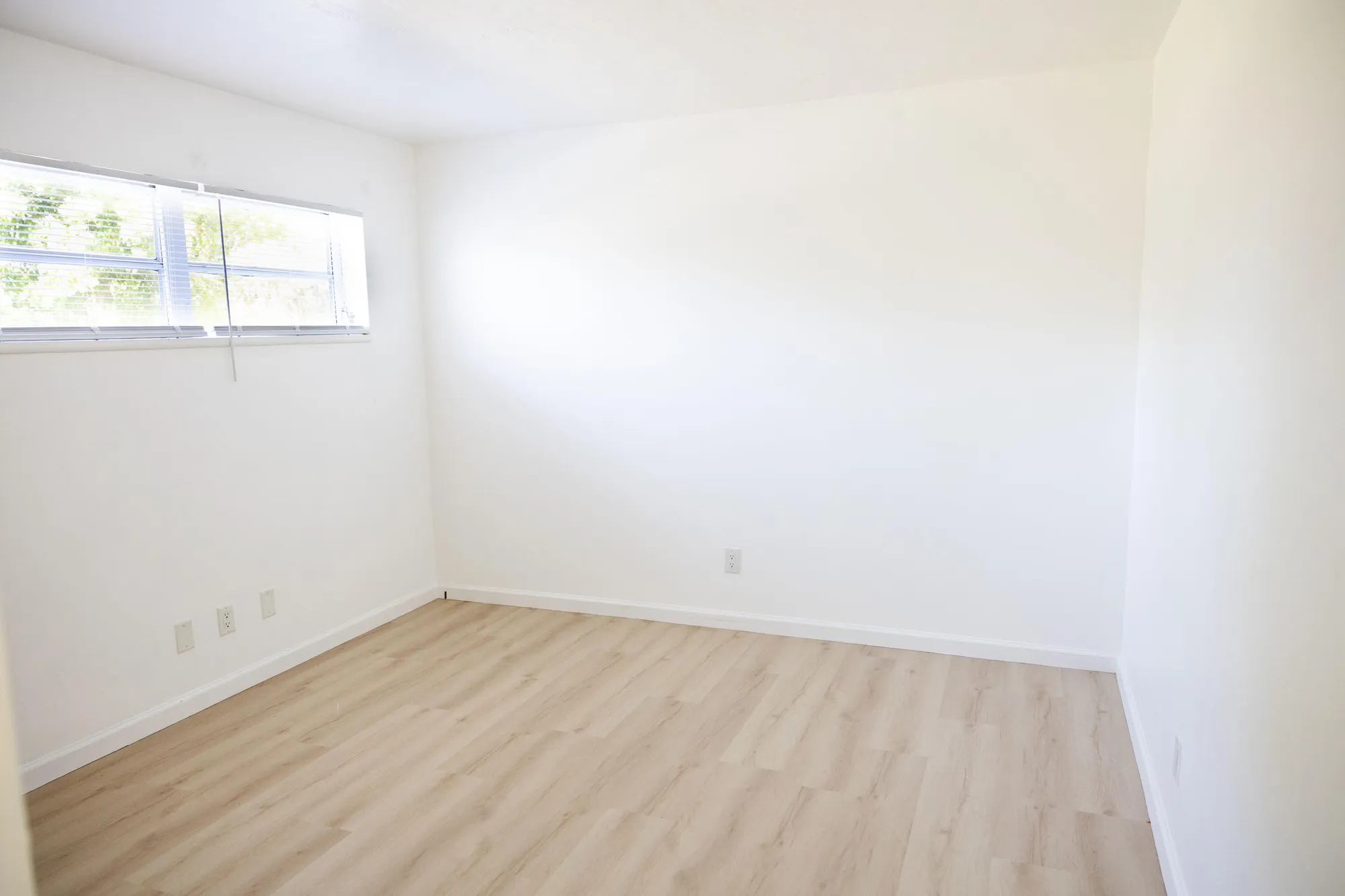 Property Slideshow image 19 of 45 | 141 west ct, Royal Palm Beach, FL, 33411