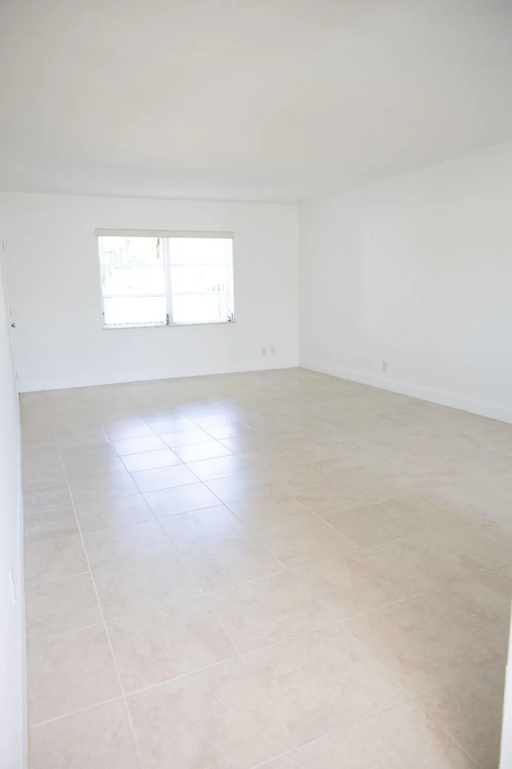 Property Slideshow image 17 of 45 | 141 west ct, Royal Palm Beach, FL, 33411