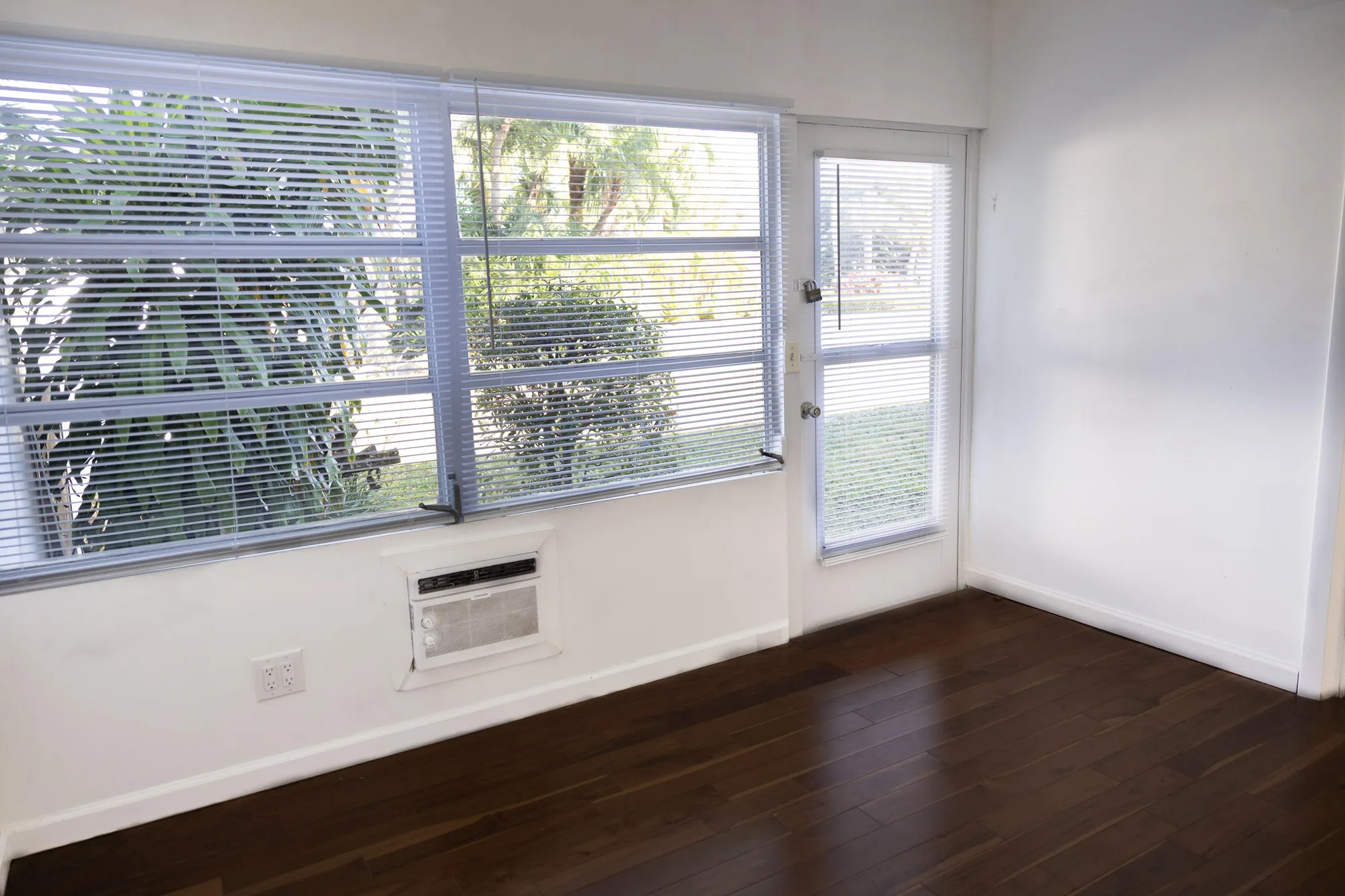 Property Slideshow image 34 of 45 | 141 west ct, Royal Palm Beach, FL, 33411