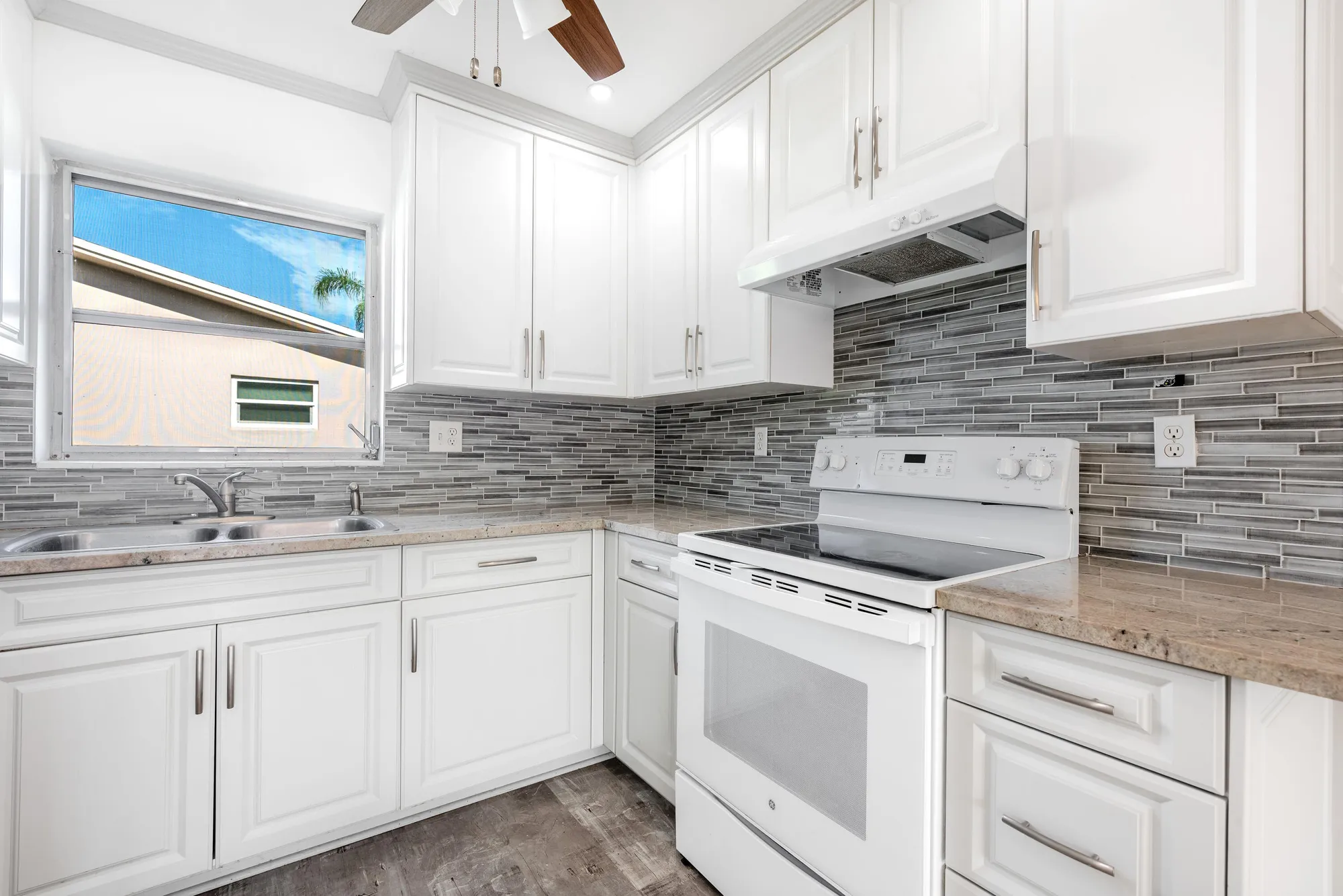 Property Slideshow image 1 of 28 | 2739 dudley dr d, West Palm Beach, FL, 33415