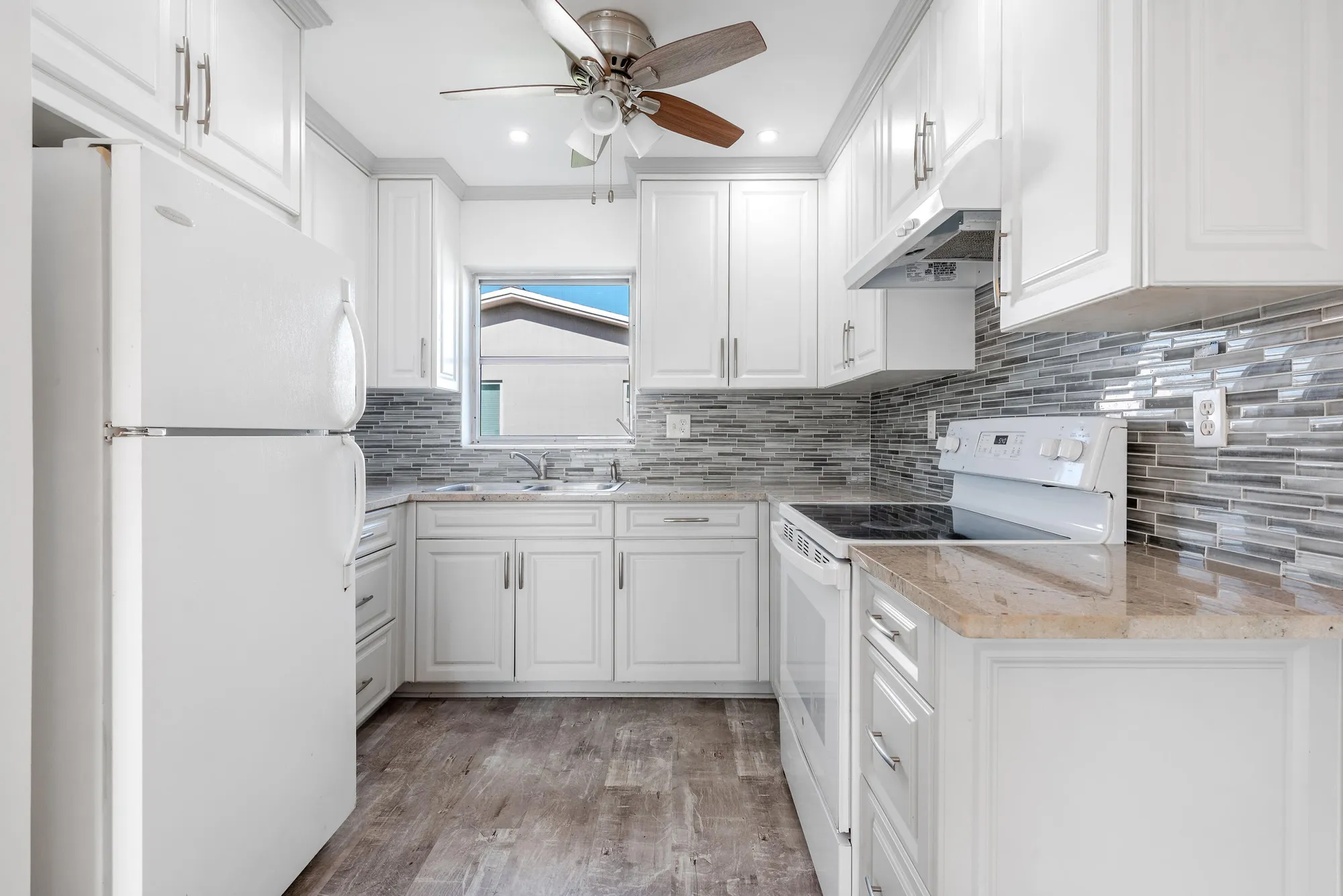 Property Slideshow image 3 of 28 | 2739 dudley dr d, West Palm Beach, FL, 33415