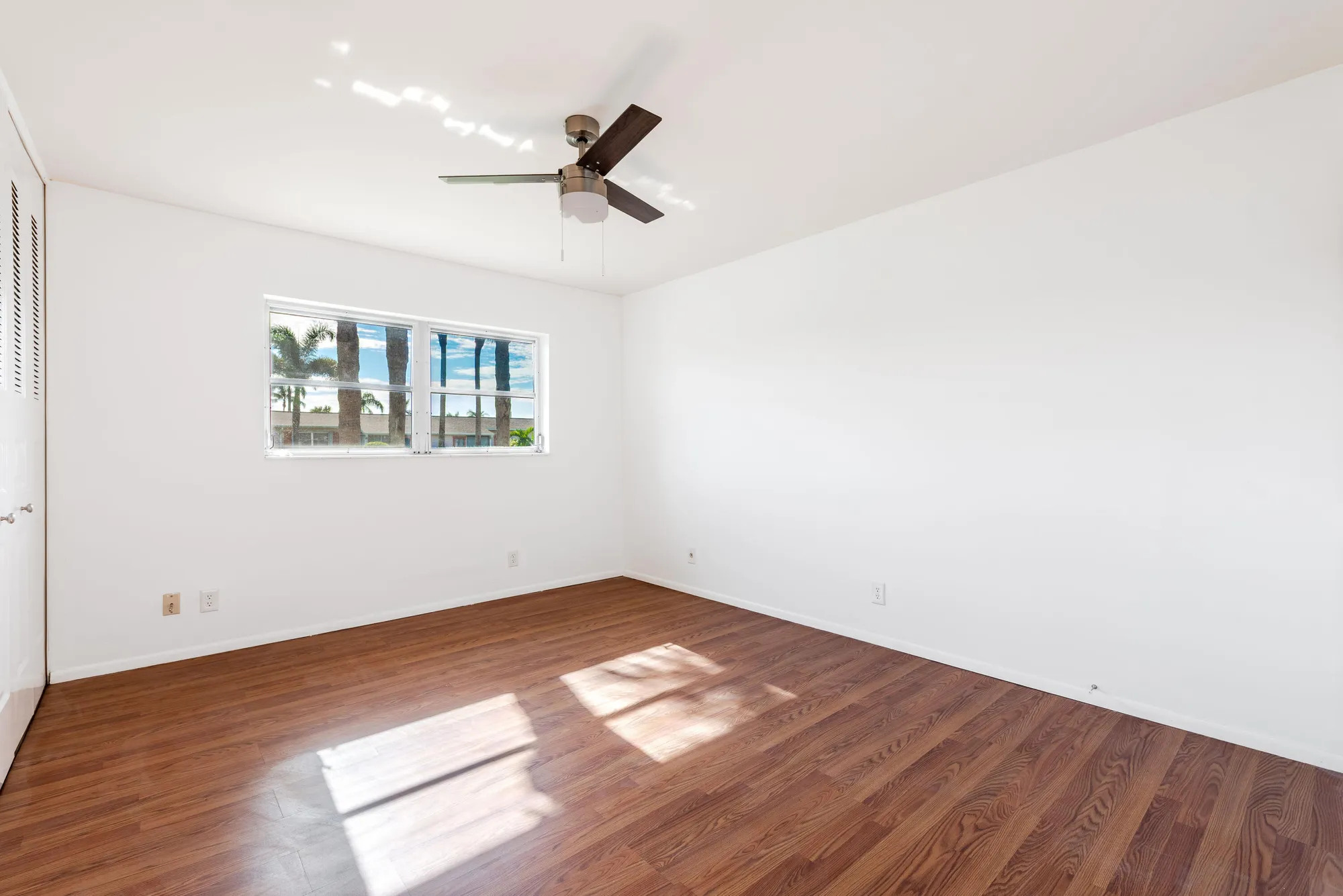 Property Slideshow image 11 of 28 | 2739 dudley dr d, West Palm Beach, FL, 33415