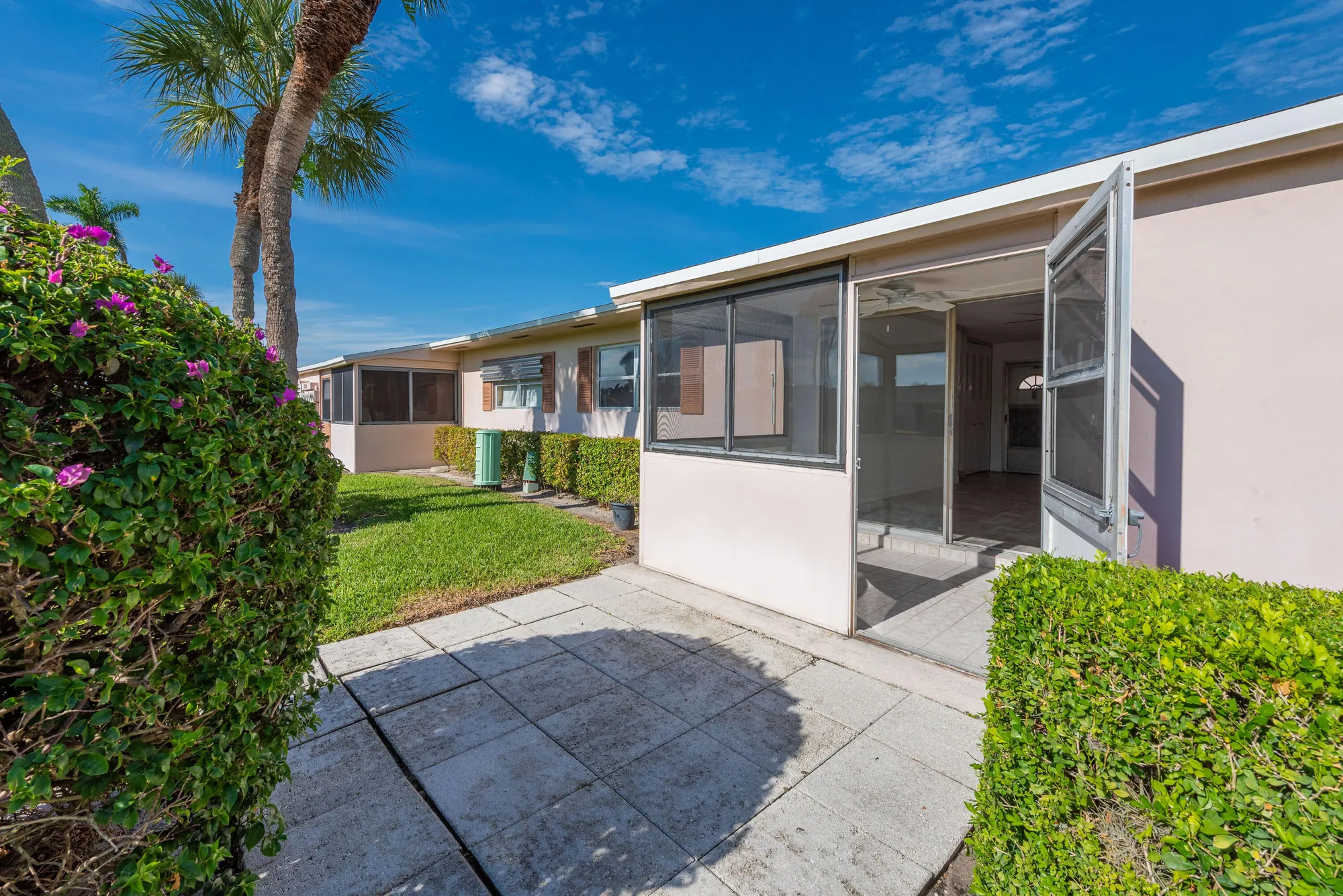 Property Slideshow image 18 of 28 | 2739 dudley dr d, West Palm Beach, FL, 33415