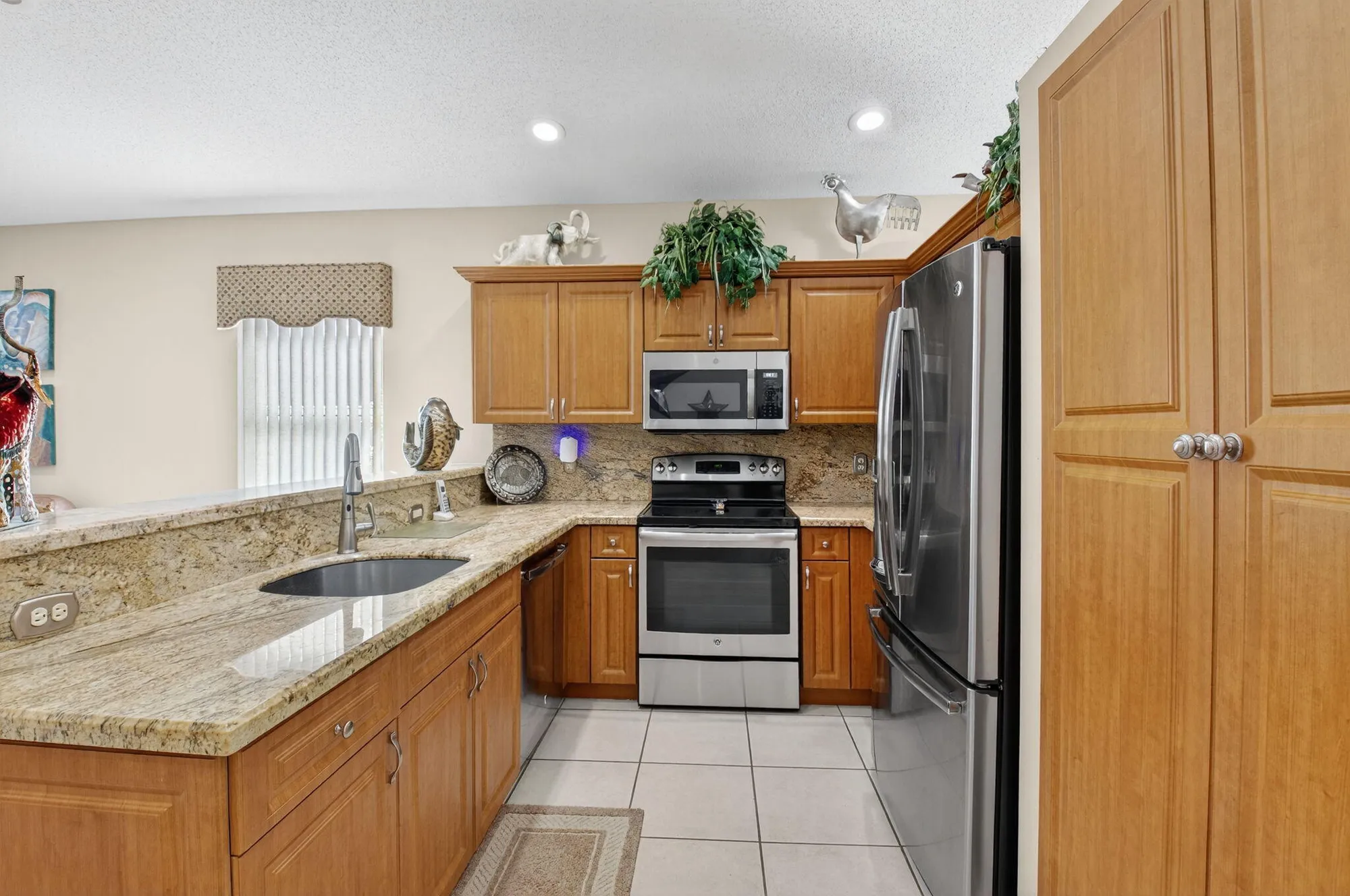 Property Slideshow image 13 of 52 | 9598 cherry blossom ct, Boynton Beach, FL, 33437