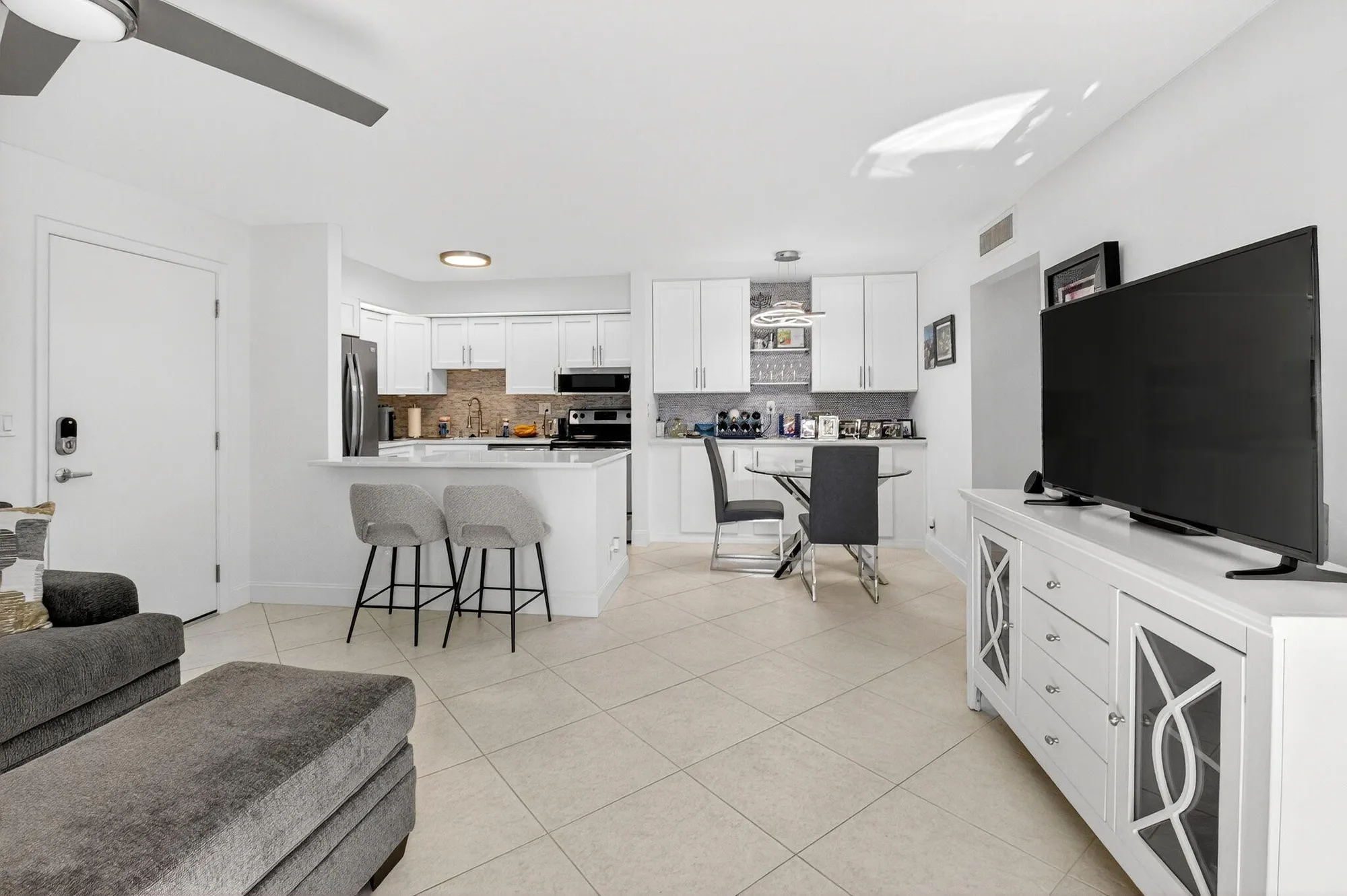 Property Slideshow image 7 of 51 | 15492 lakes of delray blvd apt 106, Delray Beach, FL, 33484