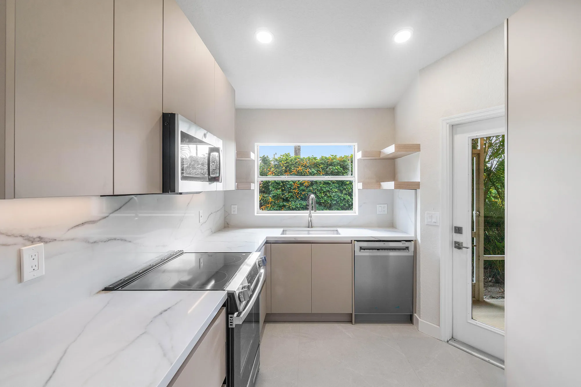 Property Slideshow image 8 of 46 | 6170 lake hibiscus dr, Delray Beach, FL, 33484