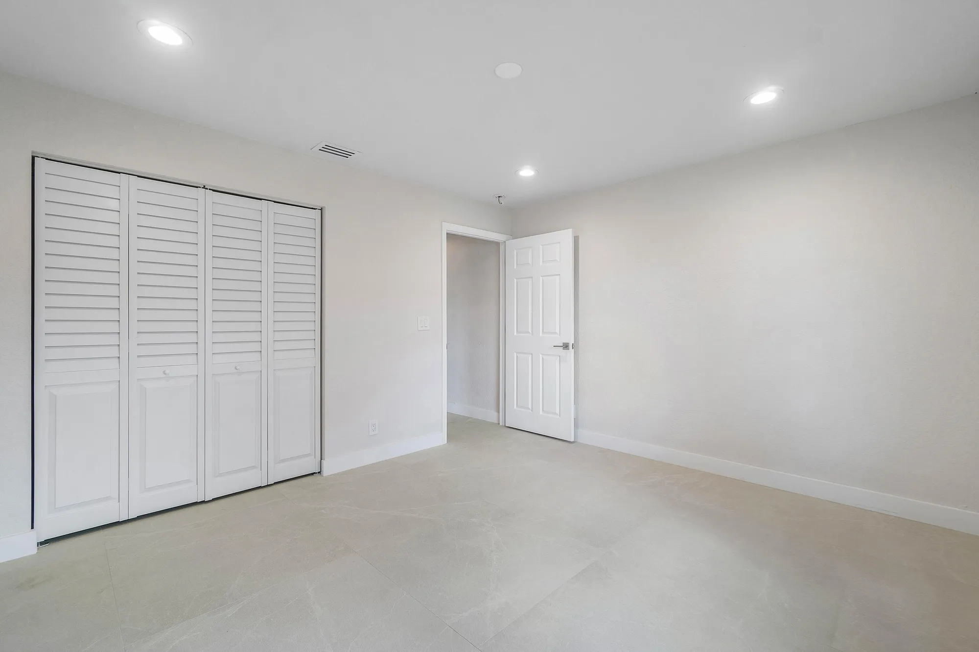 Property Slideshow image 31 of 46 | 6170 lake hibiscus dr, Delray Beach, FL, 33484