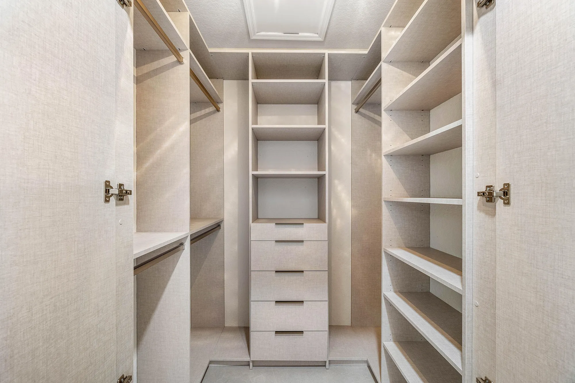 Property Slideshow image 14 of 46 | 6170 lake hibiscus dr, Delray Beach, FL, 33484