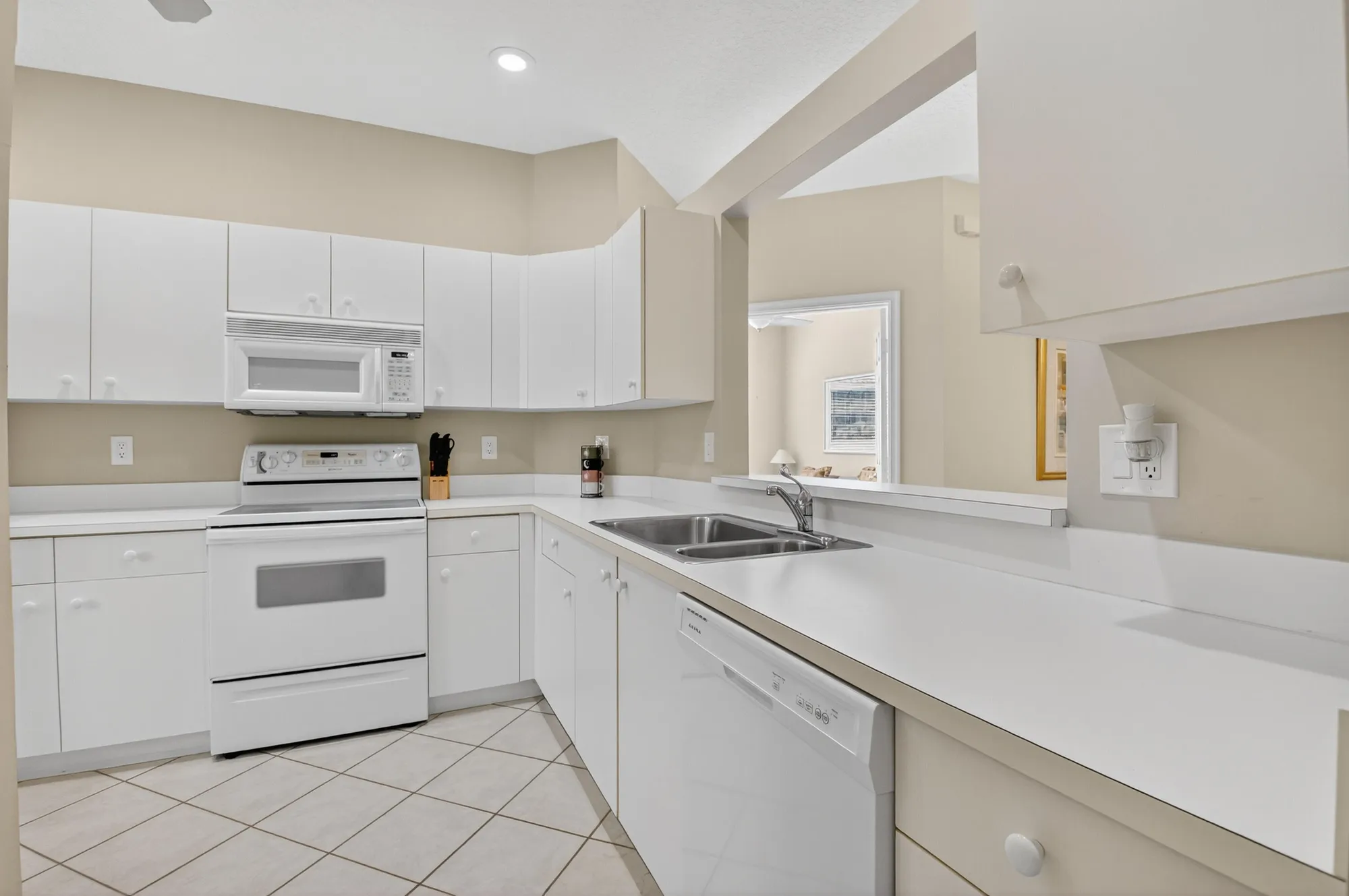Property Slideshow image 16 of 64 | 10612 royal caribbean cir, Boynton Beach, FL, 33437