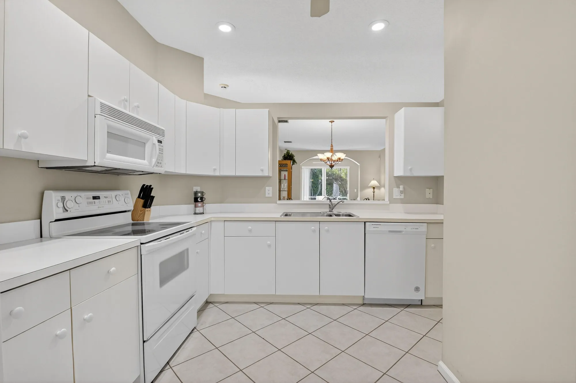 Property Slideshow image 17 of 64 | 10612 royal caribbean cir, Boynton Beach, FL, 33437