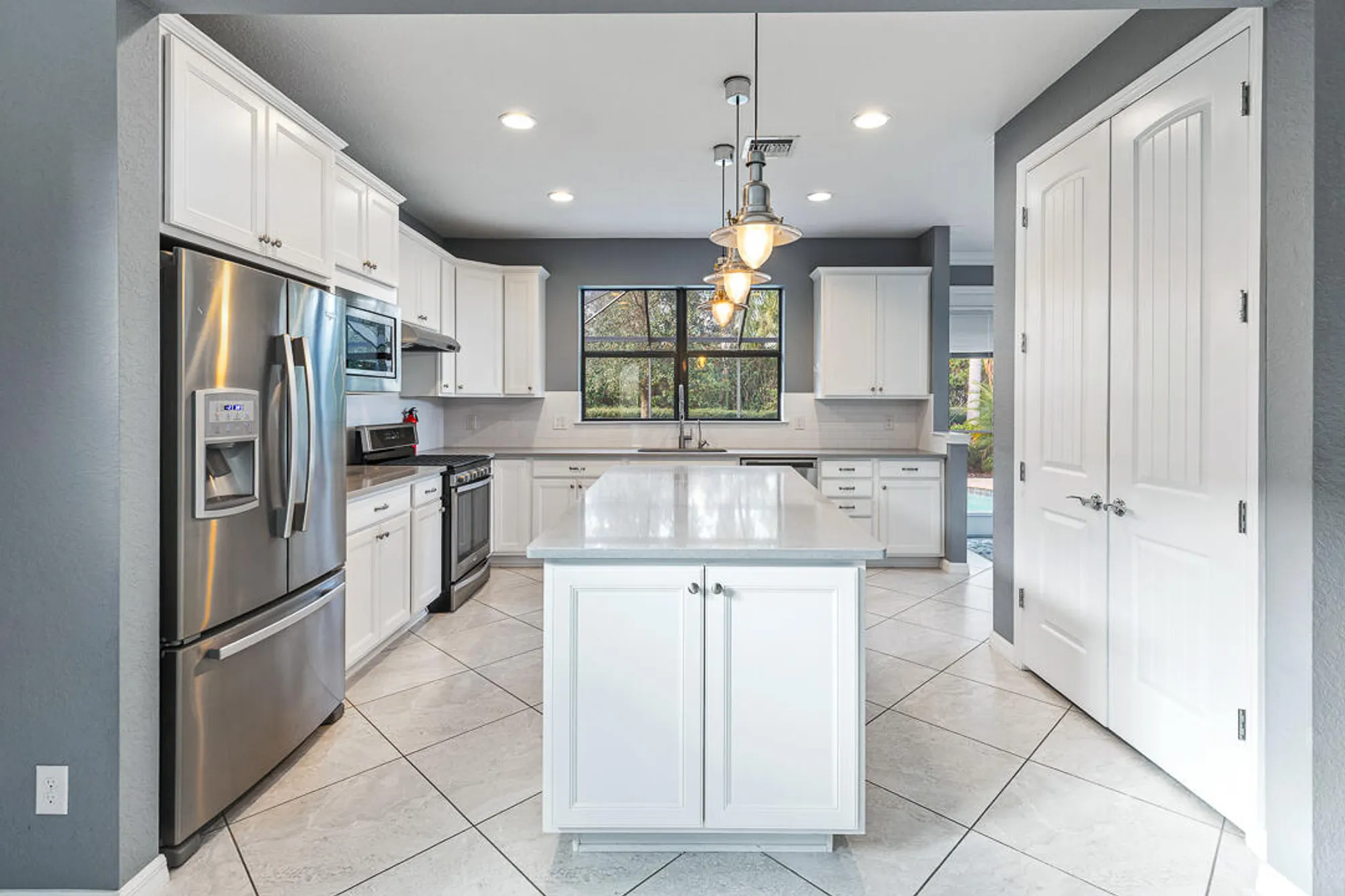 Property Slideshow image 7 of 84 | 568 se monet dr, Port Saint Lucie, FL, 34984