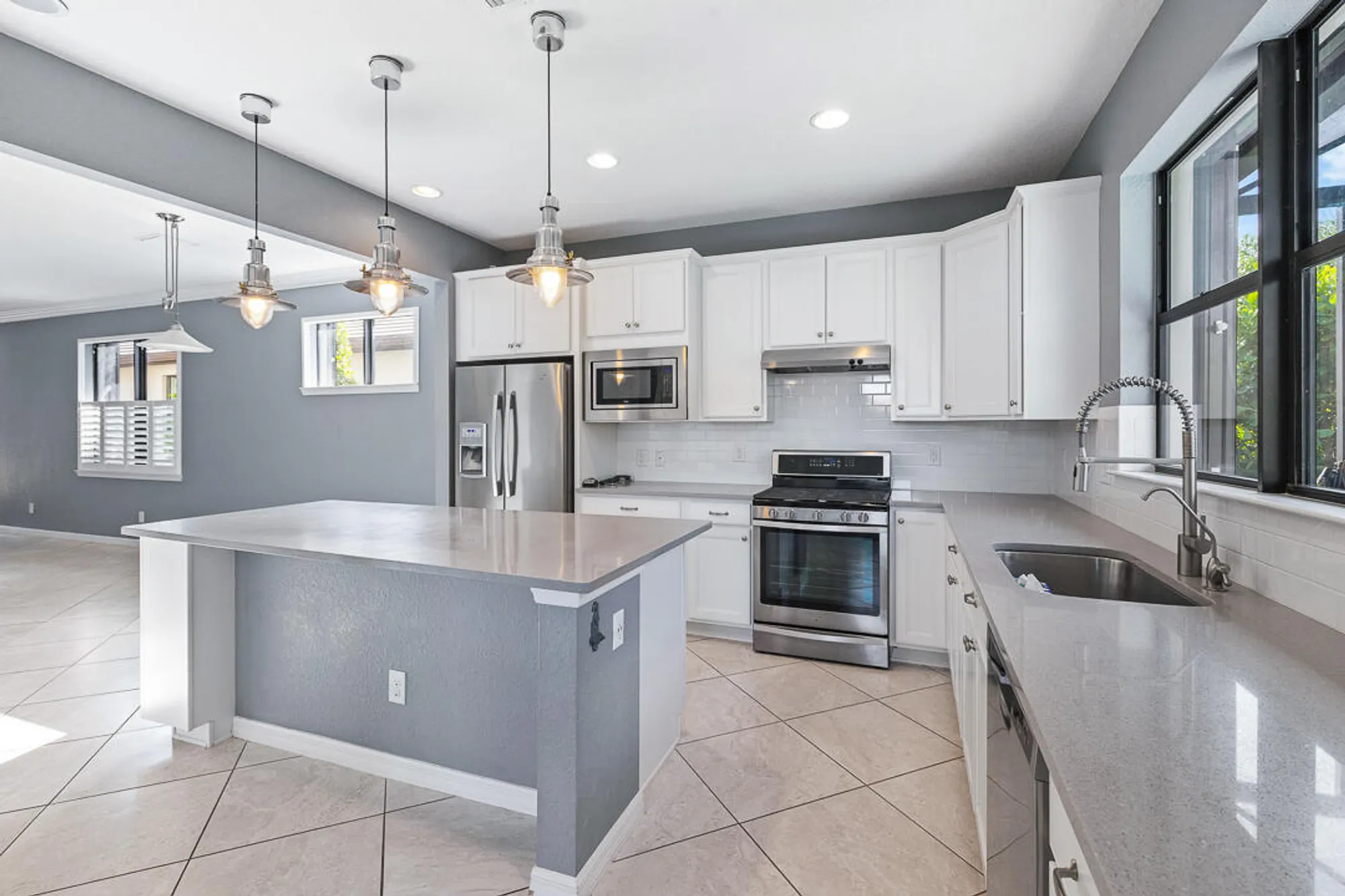 Property Slideshow image 4 of 84 | 568 se monet dr, Port Saint Lucie, FL, 34984