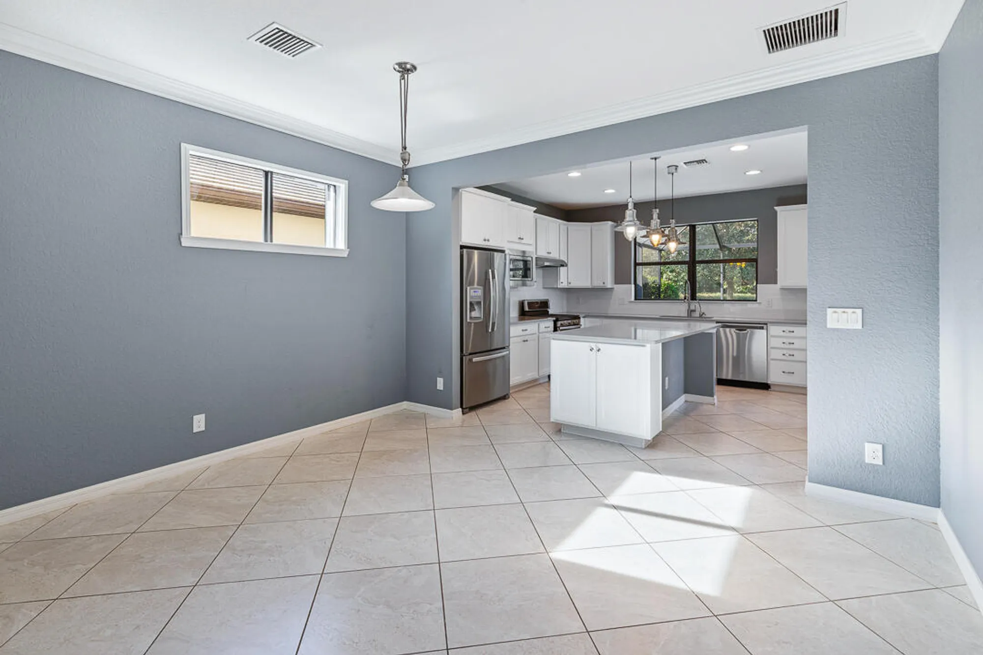 Property Slideshow image 8 of 84 | 568 se monet dr, Port Saint Lucie, FL, 34984