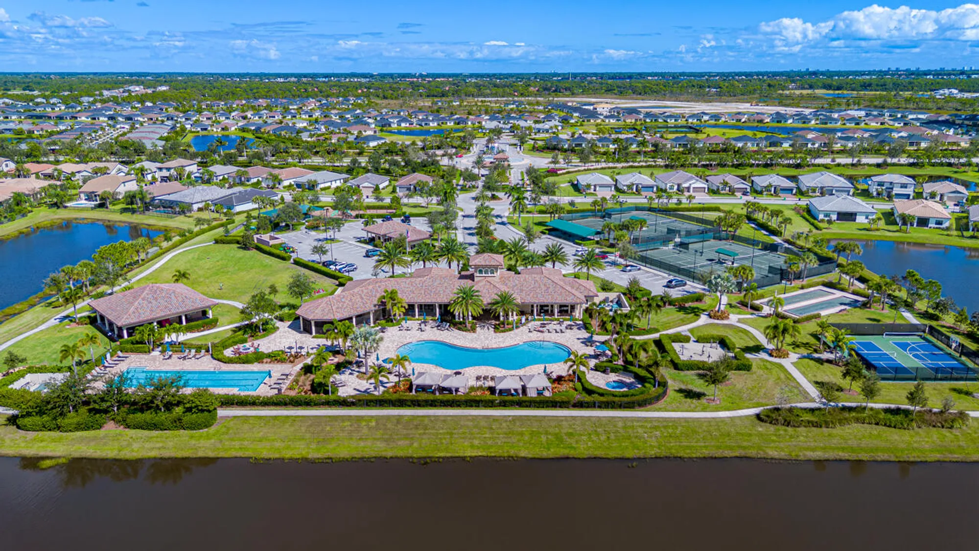 Property Slideshow image 60 of 84 | 568 se monet dr, Port Saint Lucie, FL, 34984