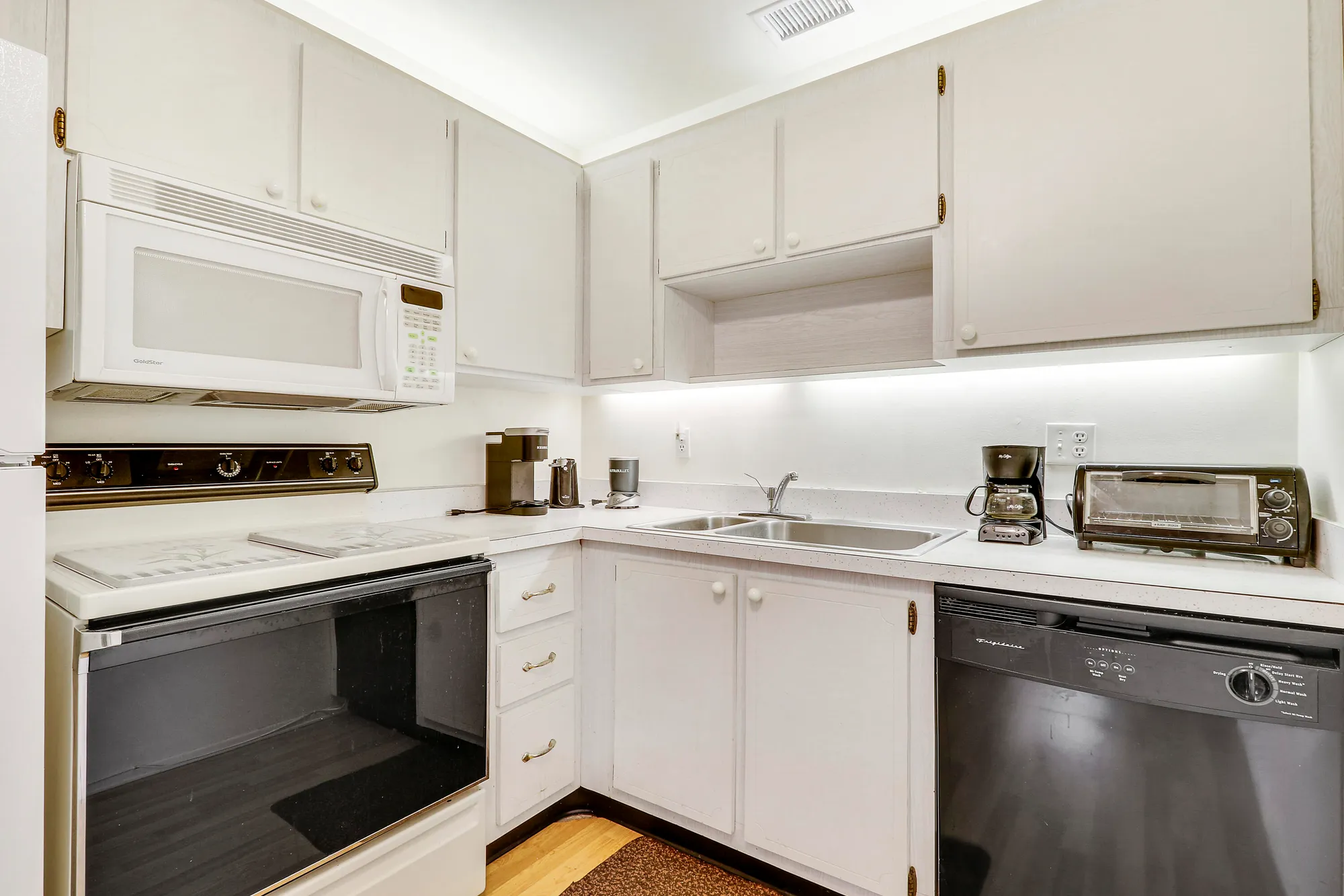 Property Slideshow image 6 of 40 | 2600 se ocean blvd apt dd4, Stuart, FL, 34996