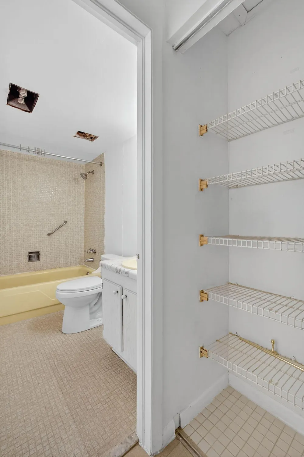 Property Slideshow image 14 of 33 | 26 golfs edge, West Palm Beach, FL, 33417