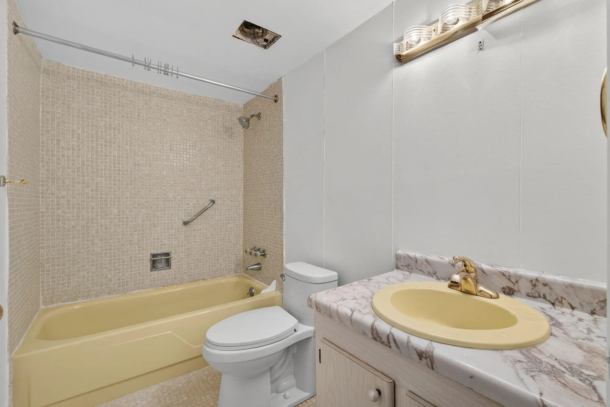 Property Slideshow image 15 of 33 | 26 golfs edge, West Palm Beach, FL, 33417