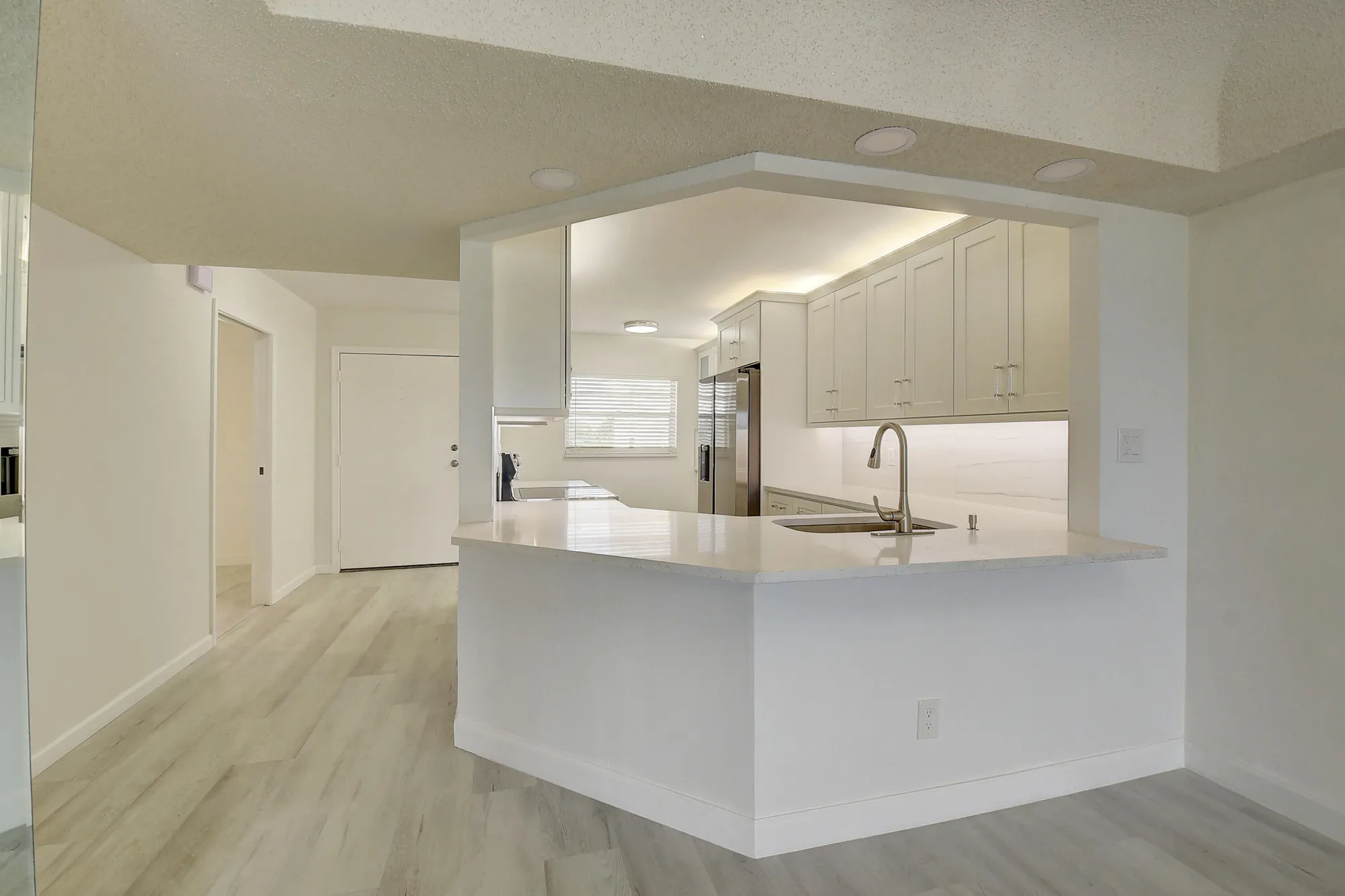 Property Slideshow image 9 of 41 | 23305 barwood ln 406, Boca Raton, FL, 33428