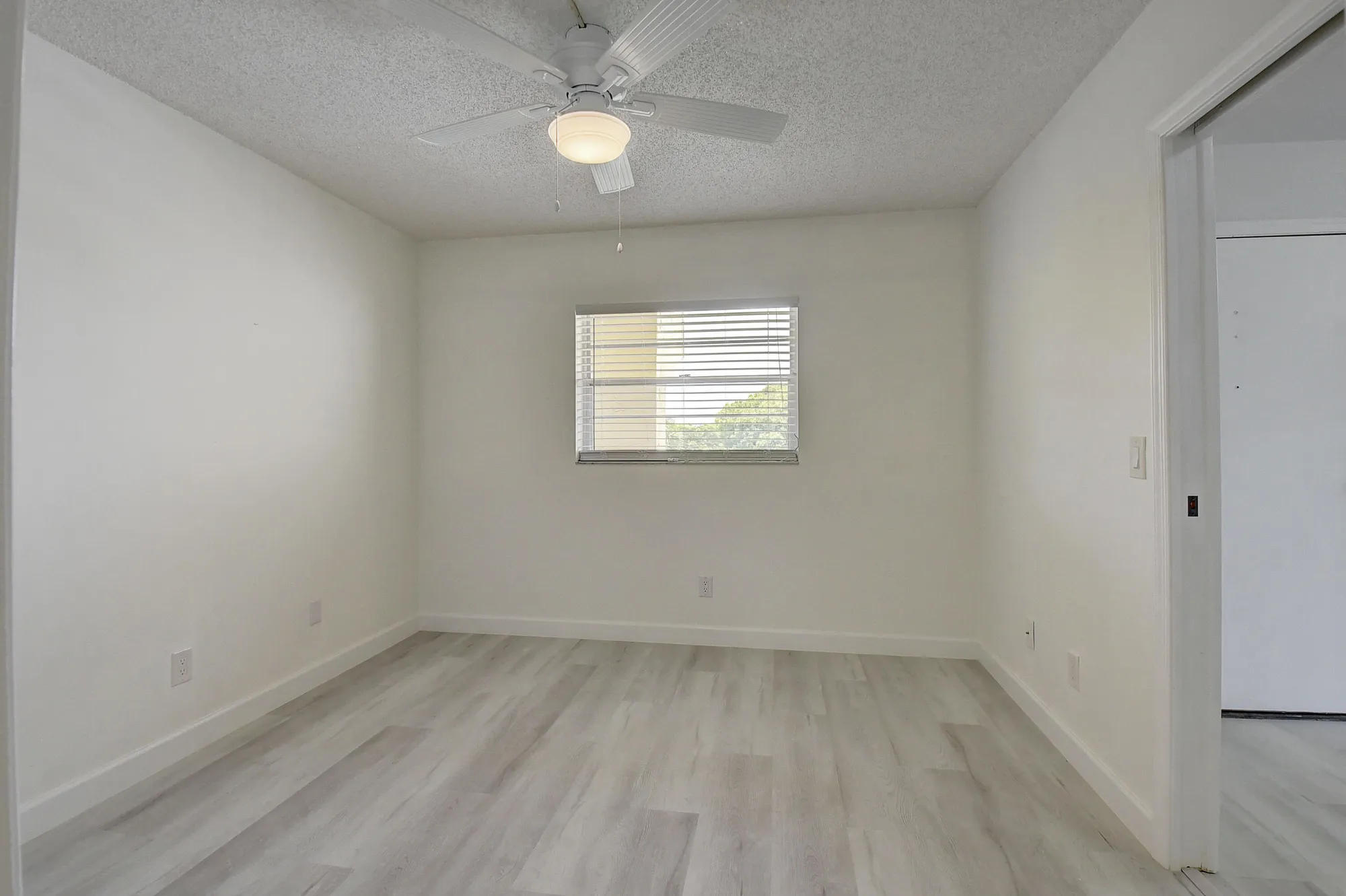 Property Slideshow image 24 of 41 | 23305 barwood ln 406, Boca Raton, FL, 33428