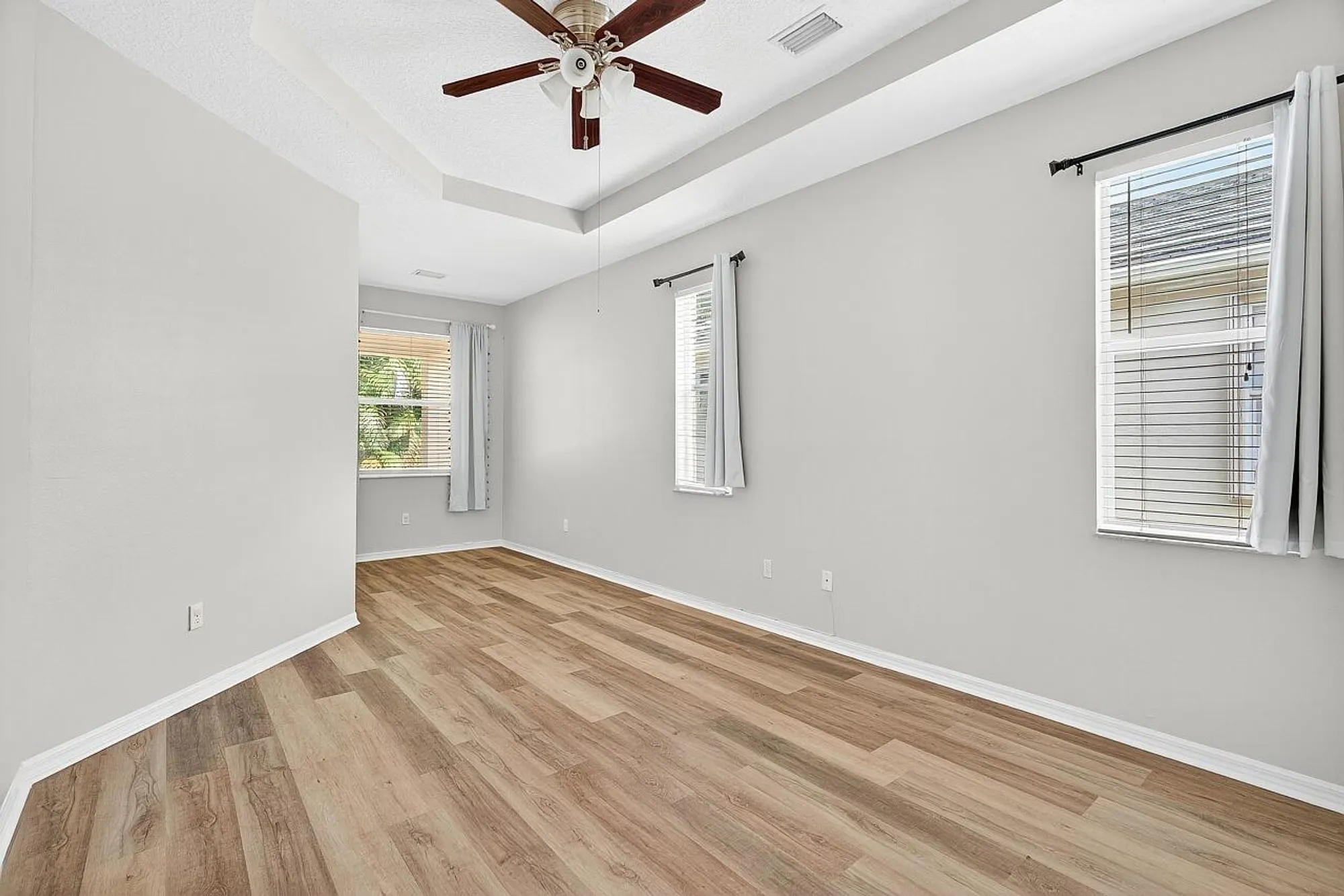 Property Slideshow image 15 of 26 | 313 sw perdido key st, Port Saint Lucie, FL, 34986