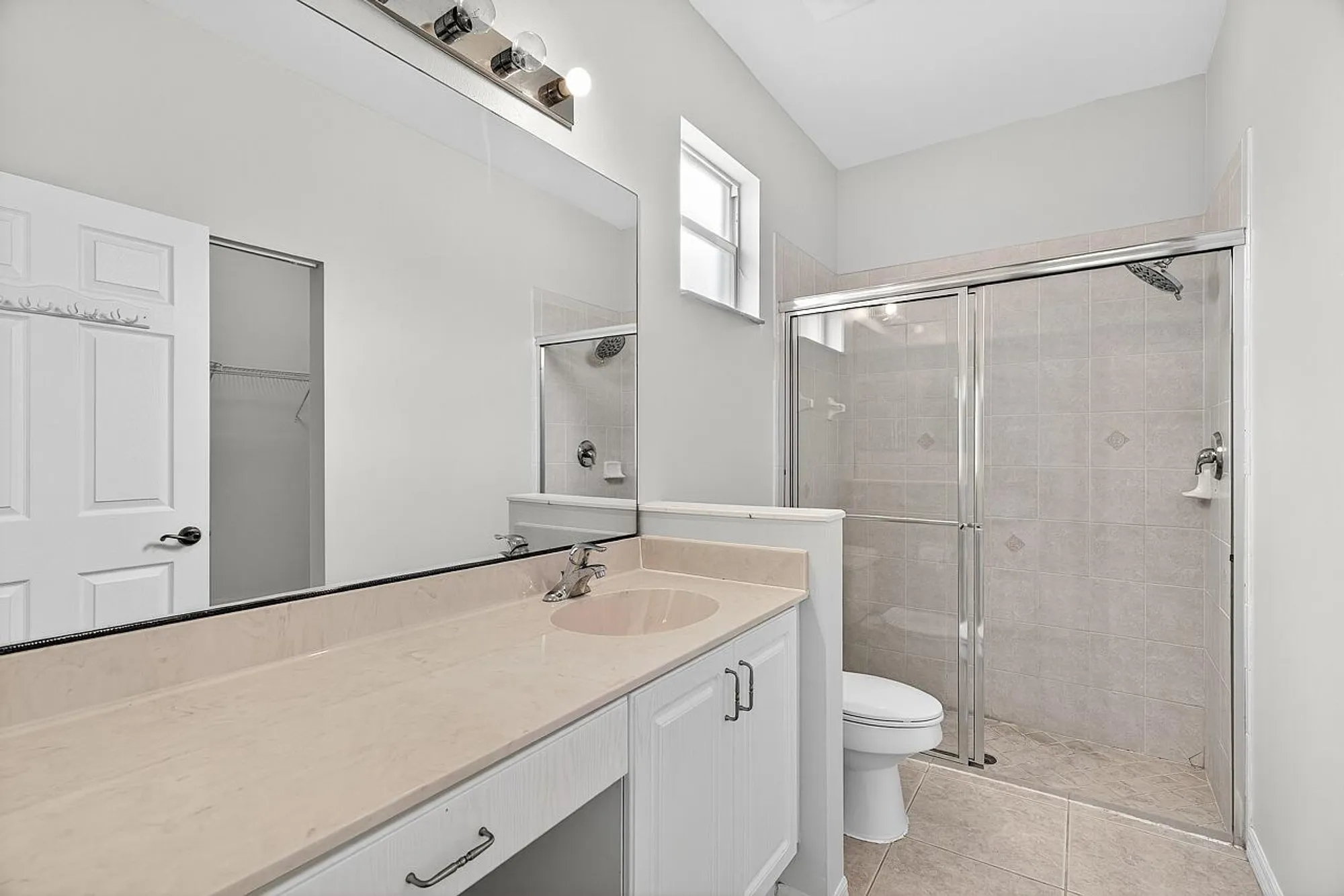 Property Slideshow image 19 of 26 | 313 sw perdido key st, Port Saint Lucie, FL, 34986