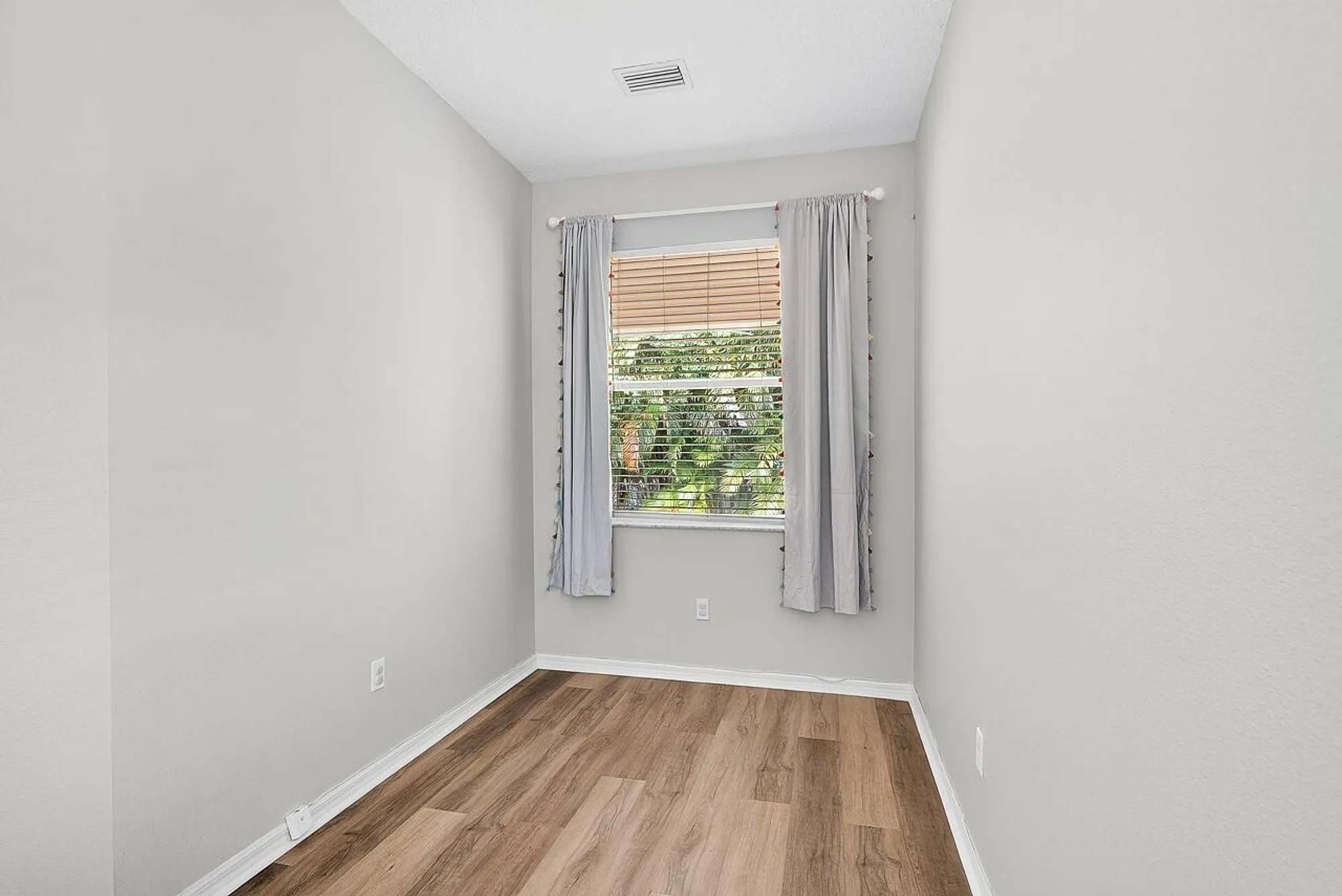 Property Slideshow image 18 of 26 | 313 sw perdido key st, Port Saint Lucie, FL, 34986