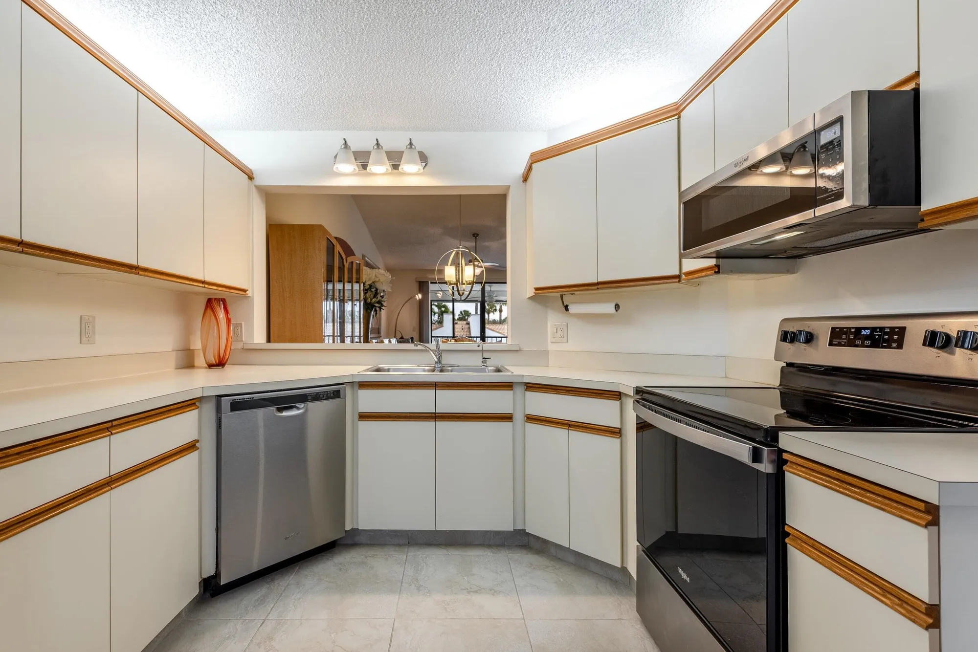 Property Slideshow image 9 of 65 | 7485 glendevon ln apt 1107, Delray Beach, FL, 33446