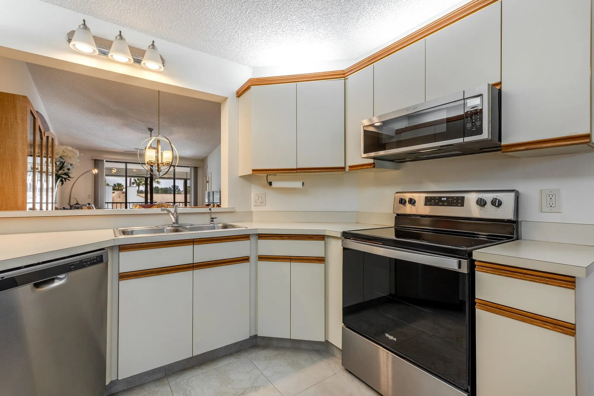 Property Slideshow image 8 of 65 | 7485 glendevon ln apt 1107, Delray Beach, FL, 33446