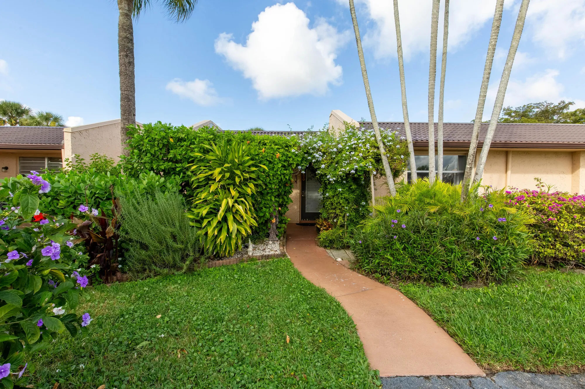 Property Slideshow image 2 of 30 | 147 lake gloria dr # 147, West Palm Beach, FL, 33411