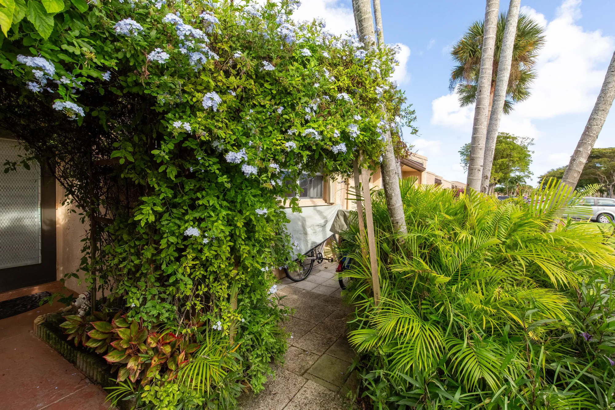 Property Slideshow image 3 of 30 | 147 lake gloria dr # 147, West Palm Beach, FL, 33411