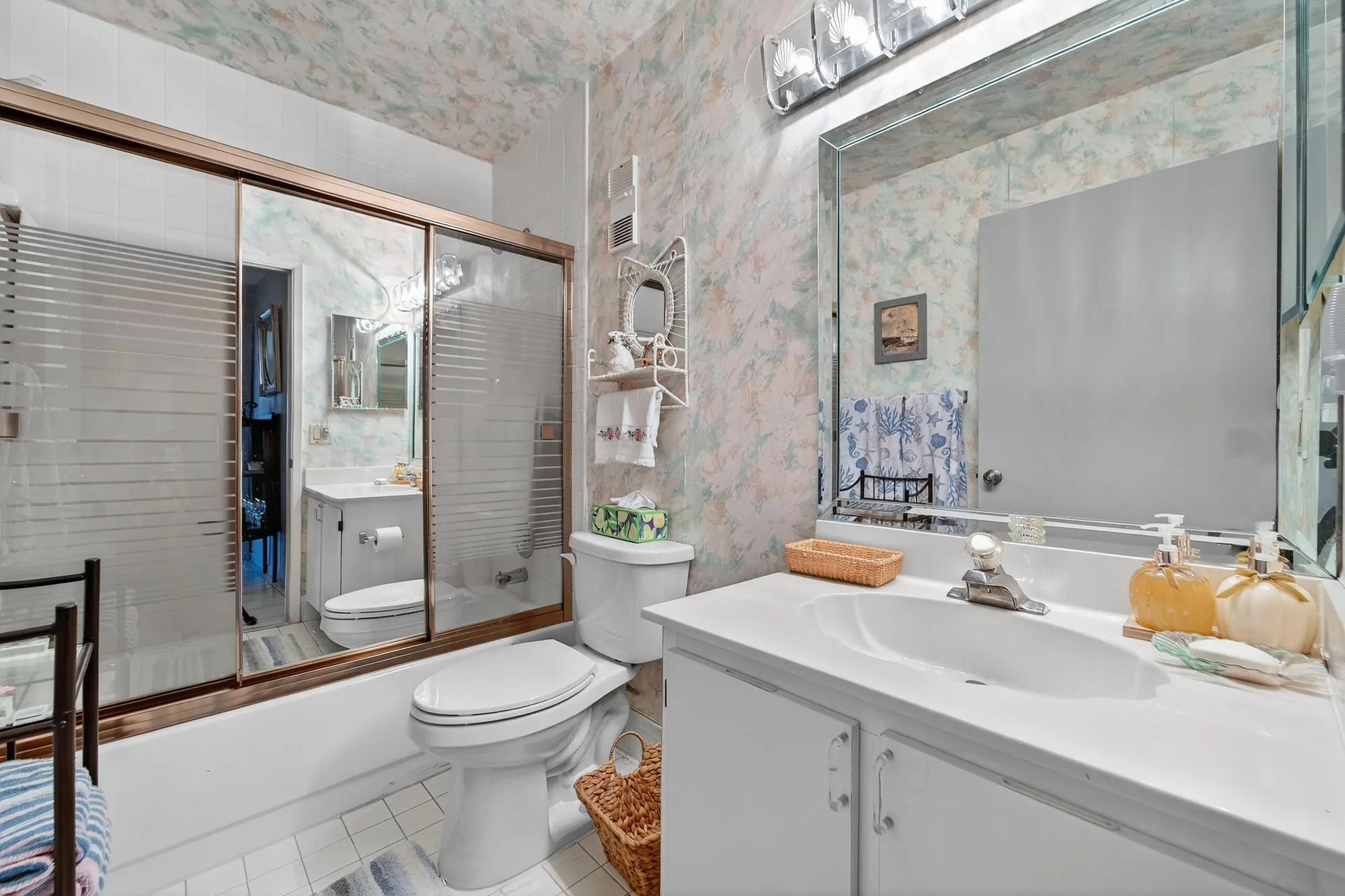 Property Slideshow image 20 of 49 | 6215 kings gate cir, Delray Beach, FL, 33484