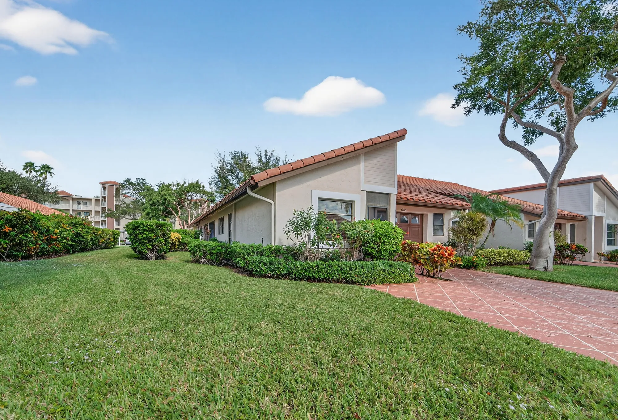Property Slideshow image 23 of 49 | 6215 kings gate cir, Delray Beach, FL, 33484