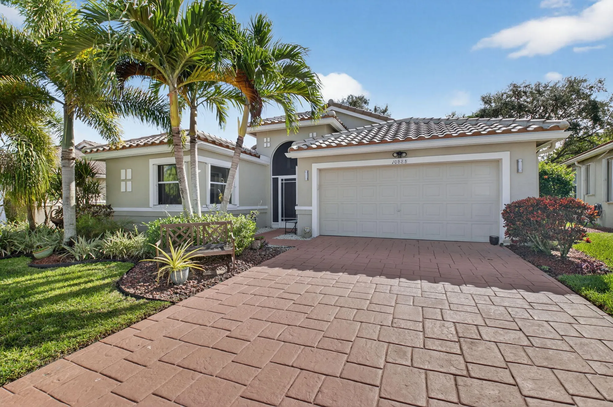 Property Slideshow image 3 of 66 | 10888 royal caribbean cir, Boynton Beach, FL, 33437
