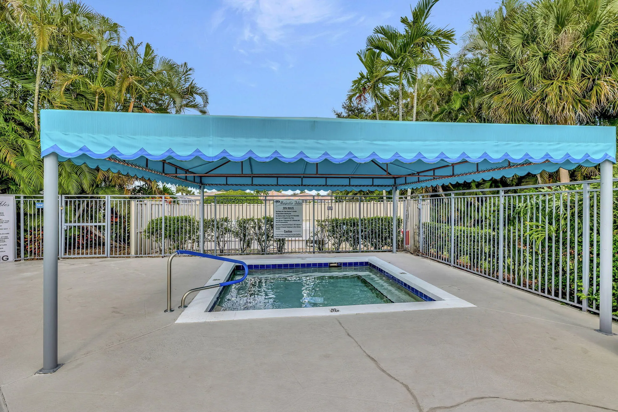 Property Slideshow image 44 of 66 | 10888 royal caribbean cir, Boynton Beach, FL, 33437