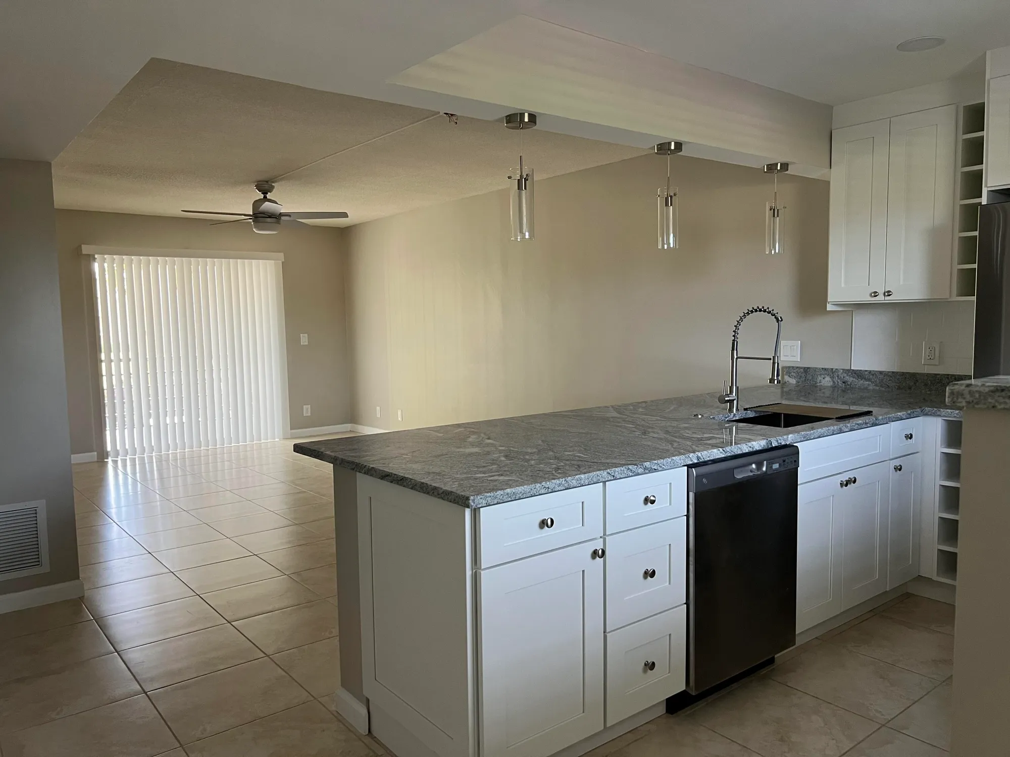 Property Slideshow image 8 of 45 | 230 ne 26th ave 2070, Boynton Beach, FL, 33435